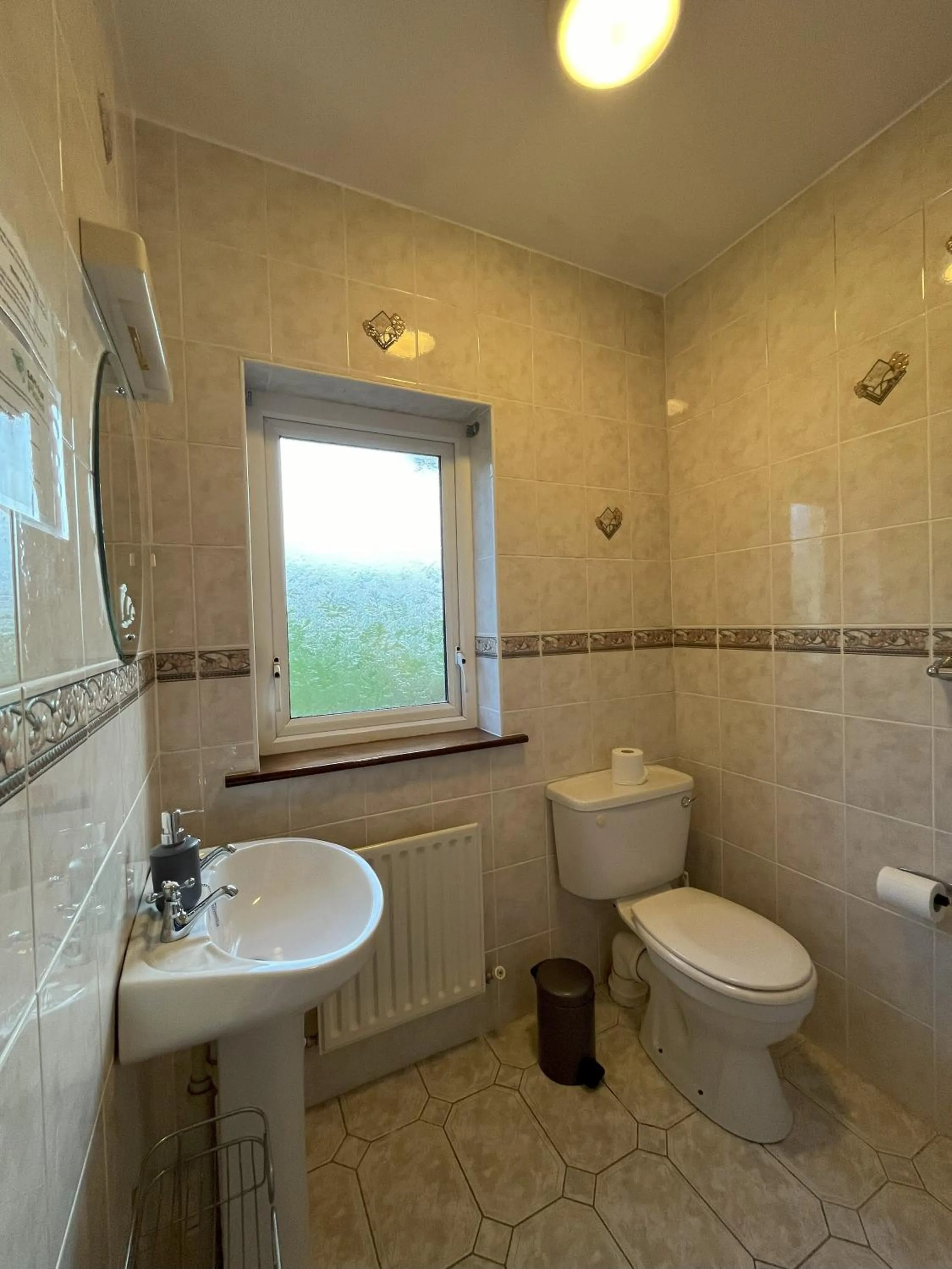 Shower in PK Lodge Bed and breakfast