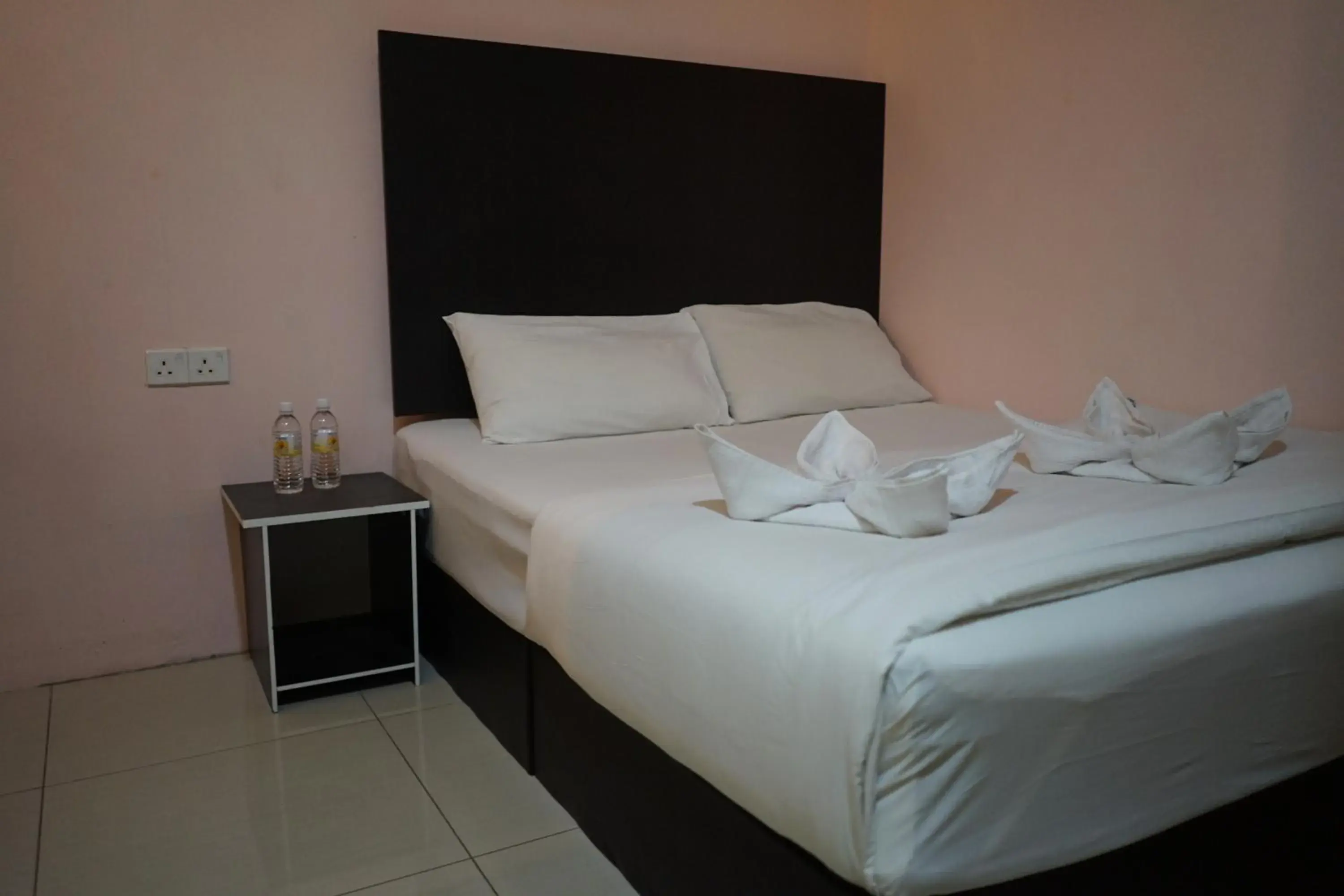 Deluxe Queen Room - single occupancy in Hotel Victory Inn KLIA and KLIA 2 Deluxe Queen Room - single occupancy in Hotel Victory Inn KLIA and KLIA 2