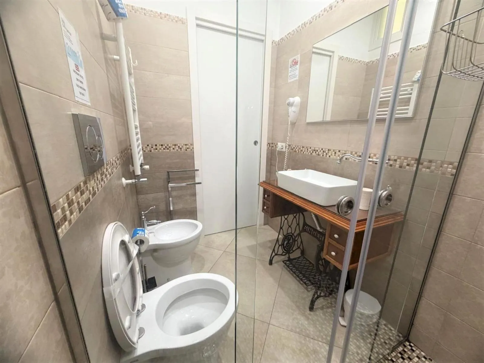 Shower in B&B Pompei Olympus