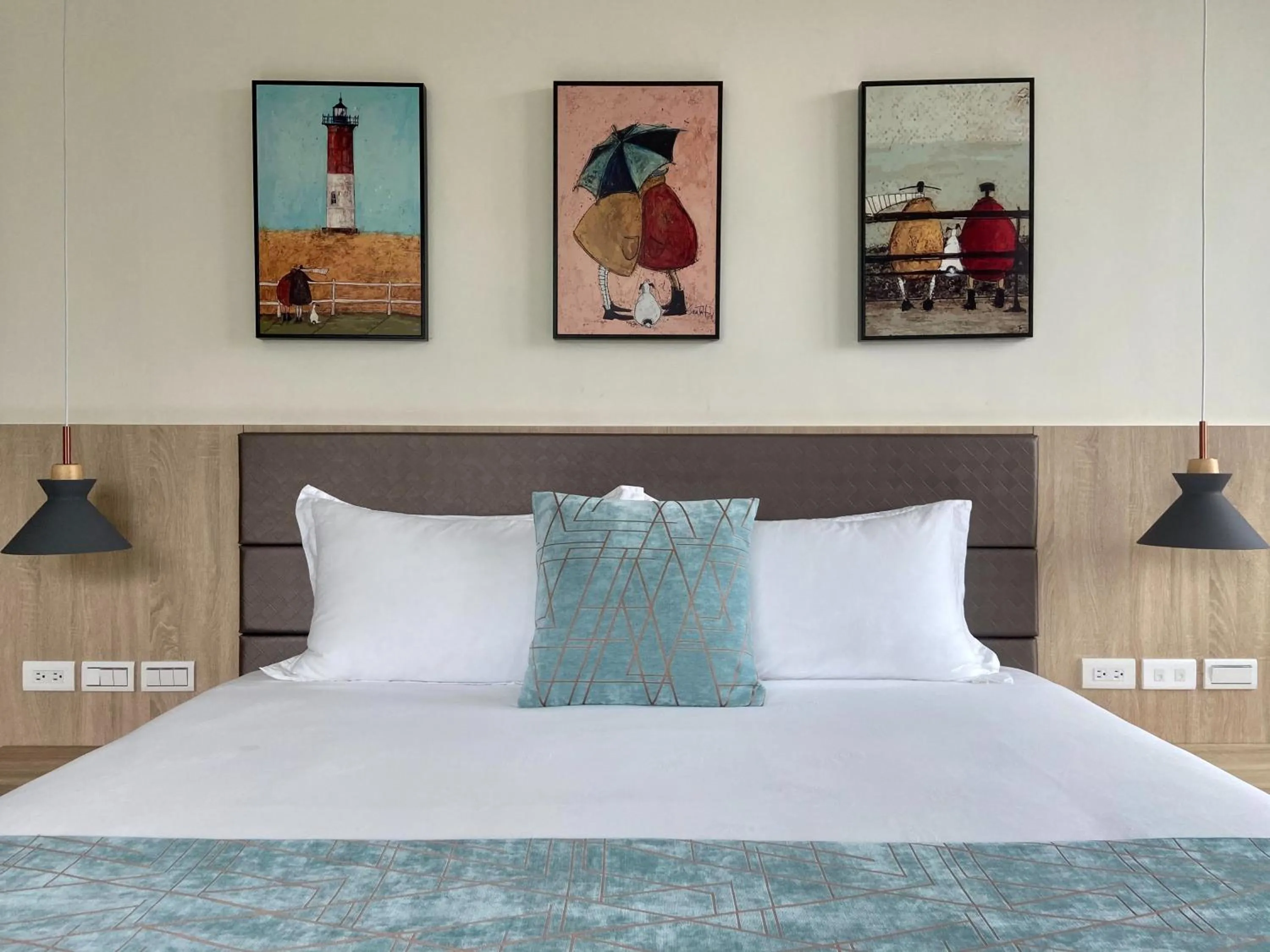 Bed in Follow the Cloud B&B