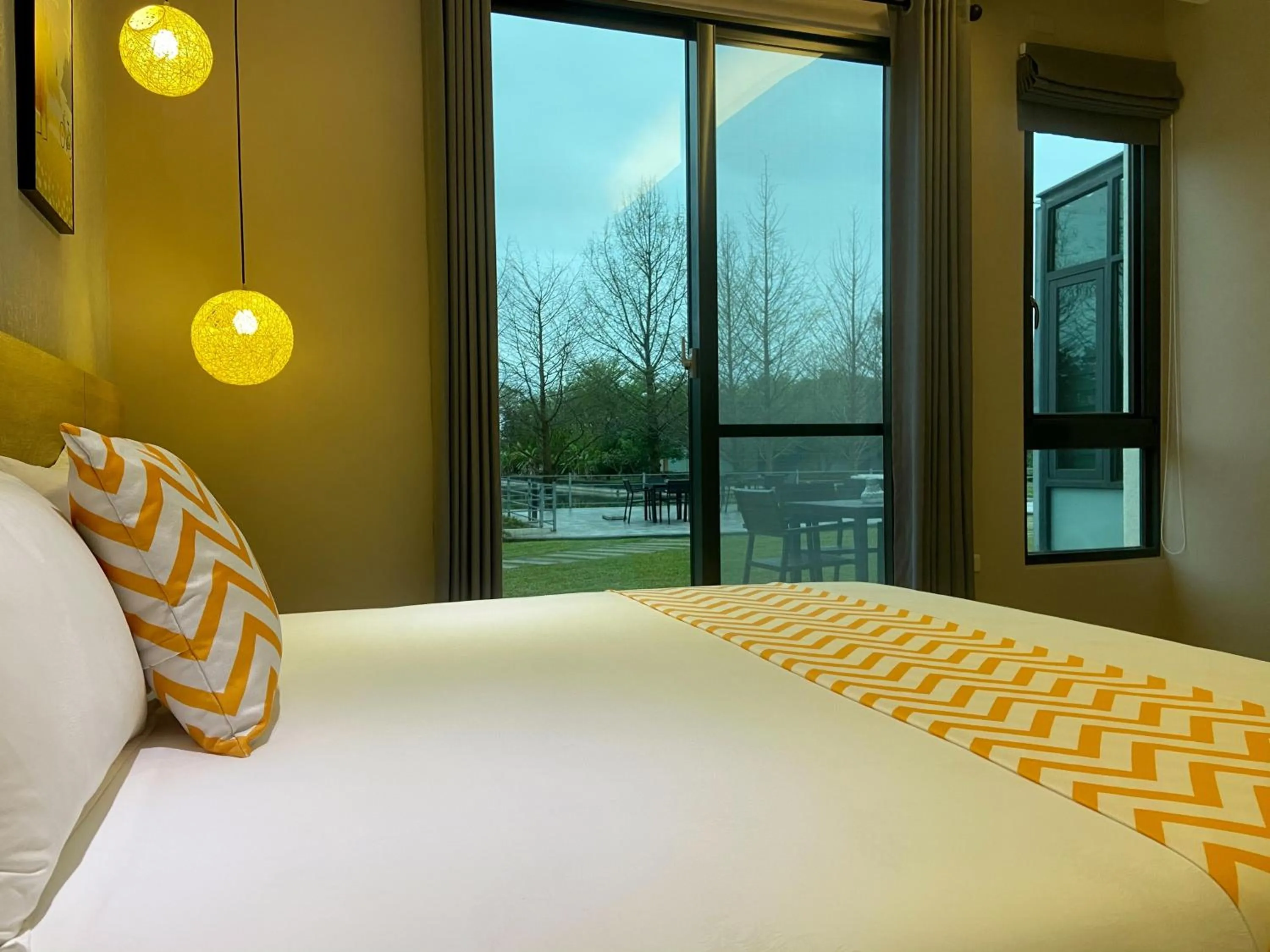 Bed in Follow the Cloud B&B