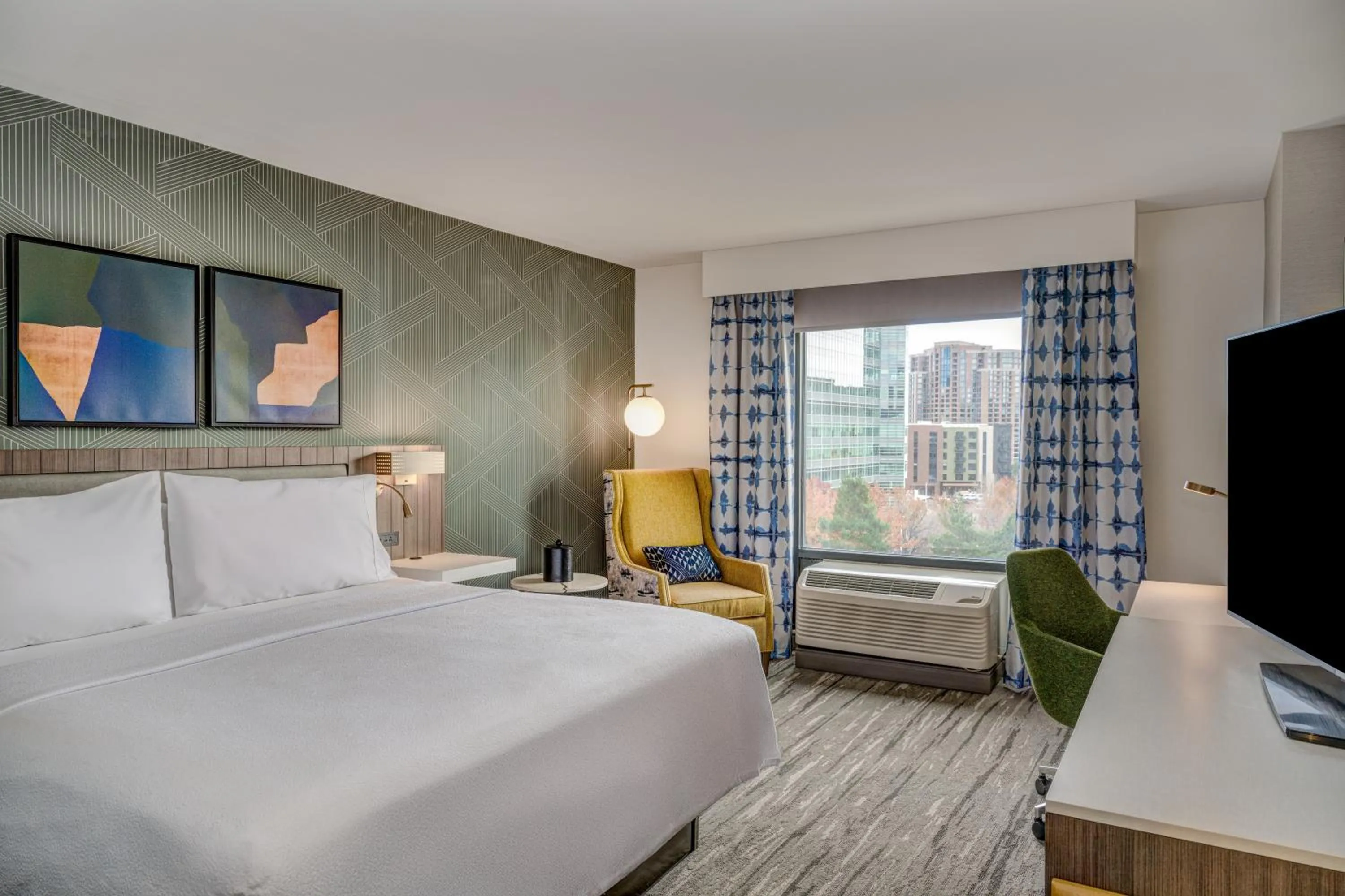 Bed in Hilton Garden Inn Denver Tech Center