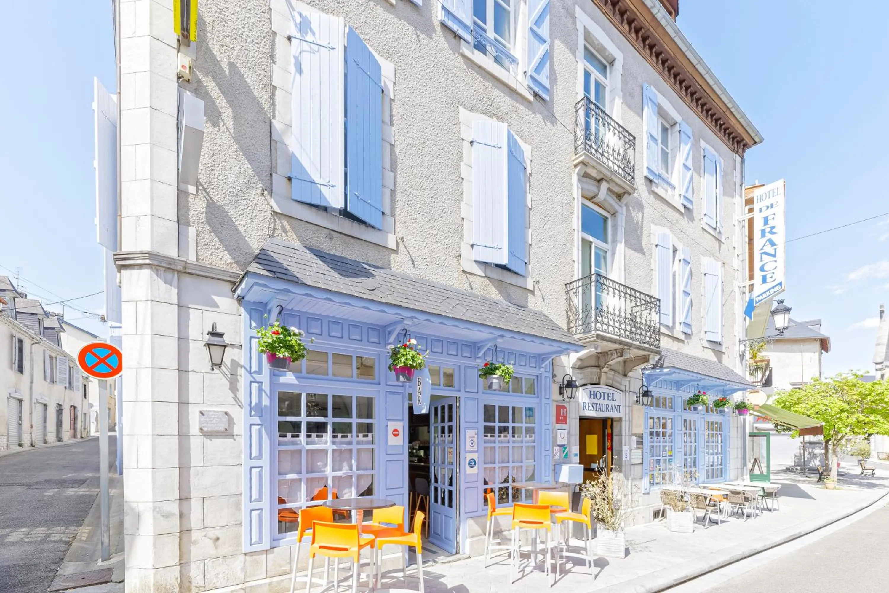 Property building in Logis Hôtel de France