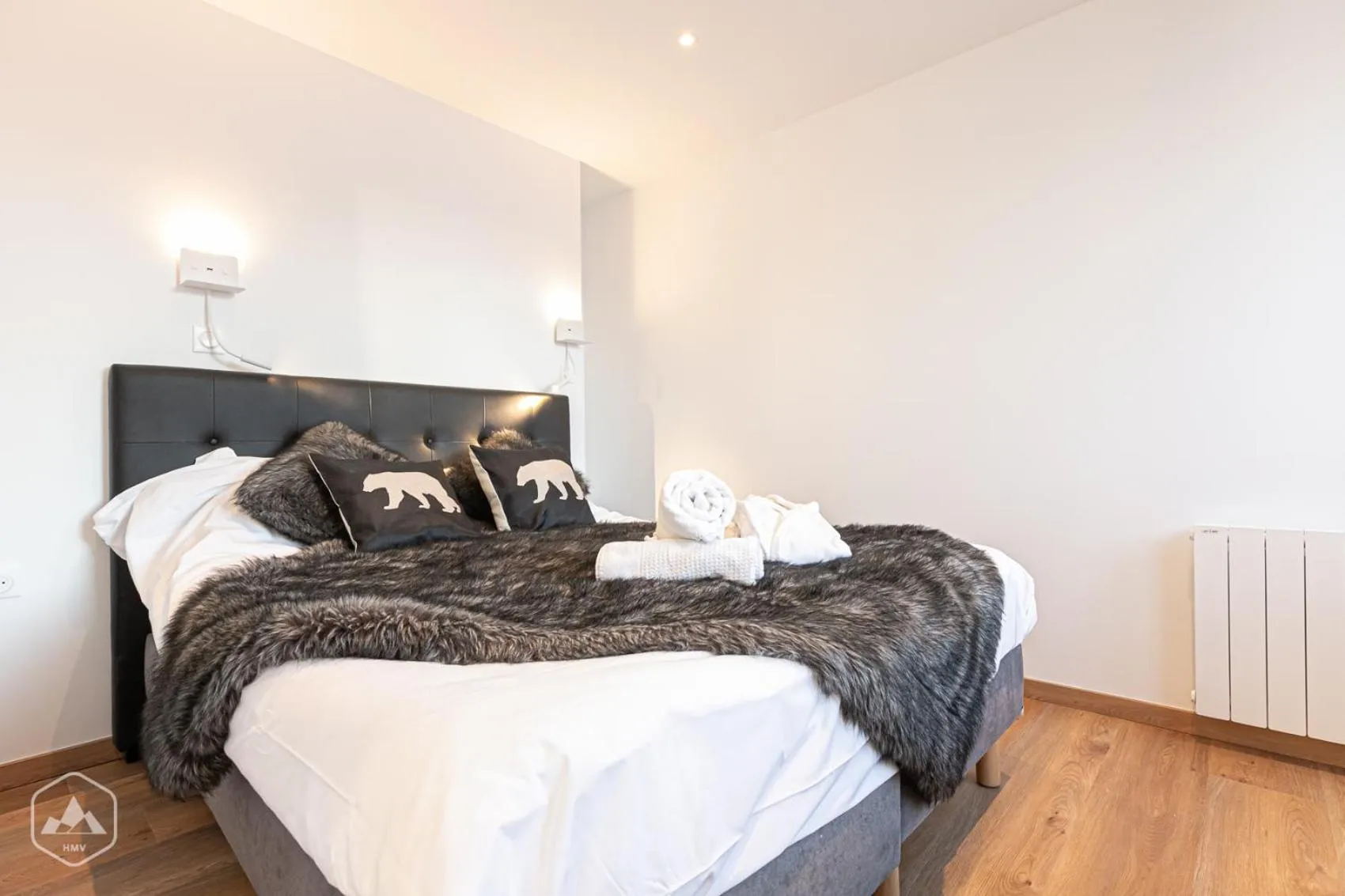 Bed in ALPINA LODGE VANOISE ex hotel du soleil