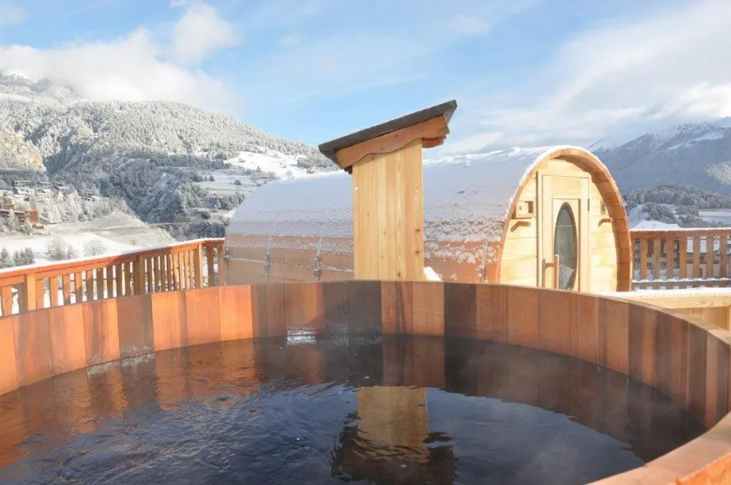 Spa and wellness centre/facilities in ALPINA LODGE VANOISE ex hotel du soleil