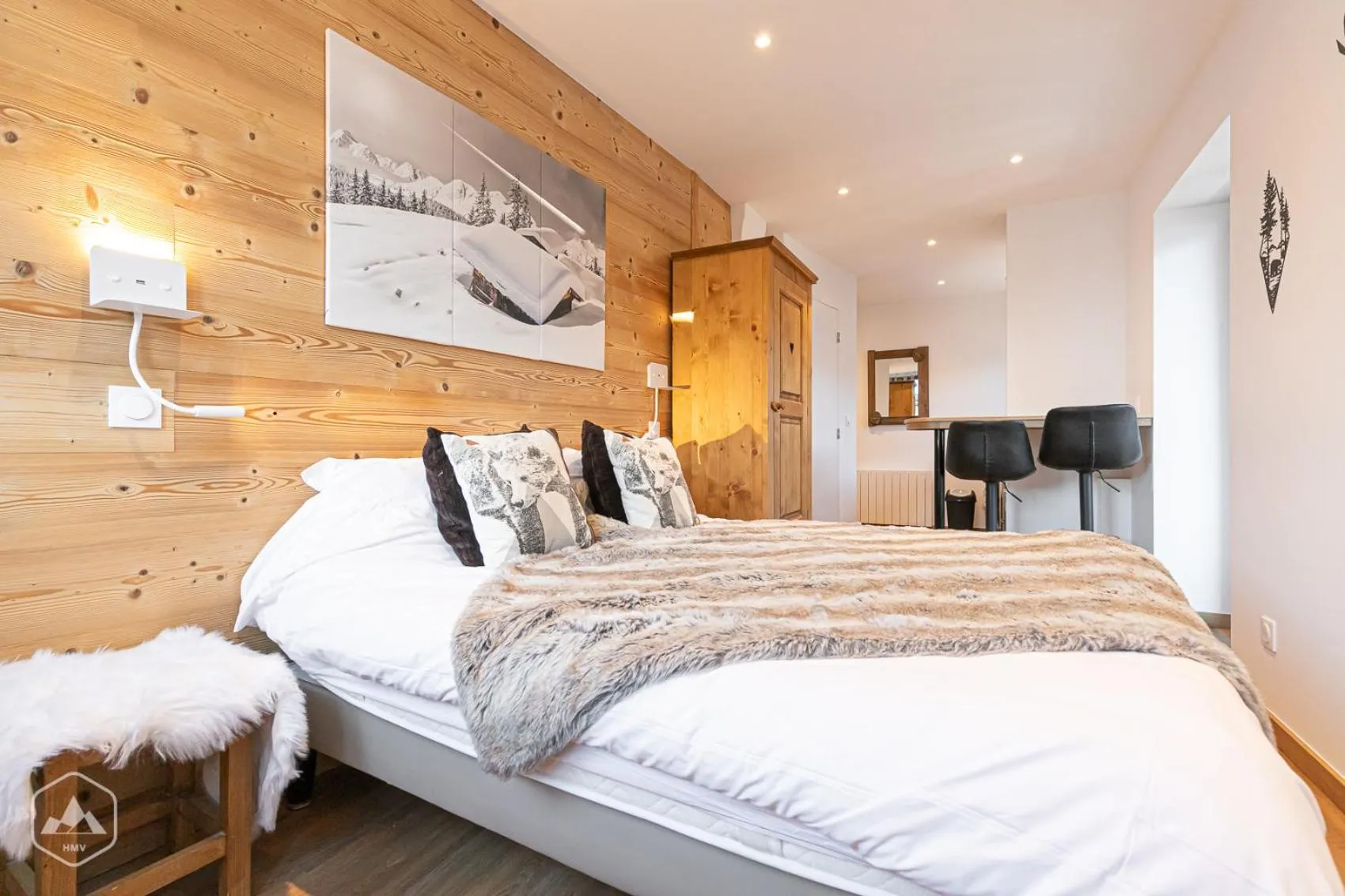 Bed in ALPINA LODGE VANOISE ex hotel du soleil