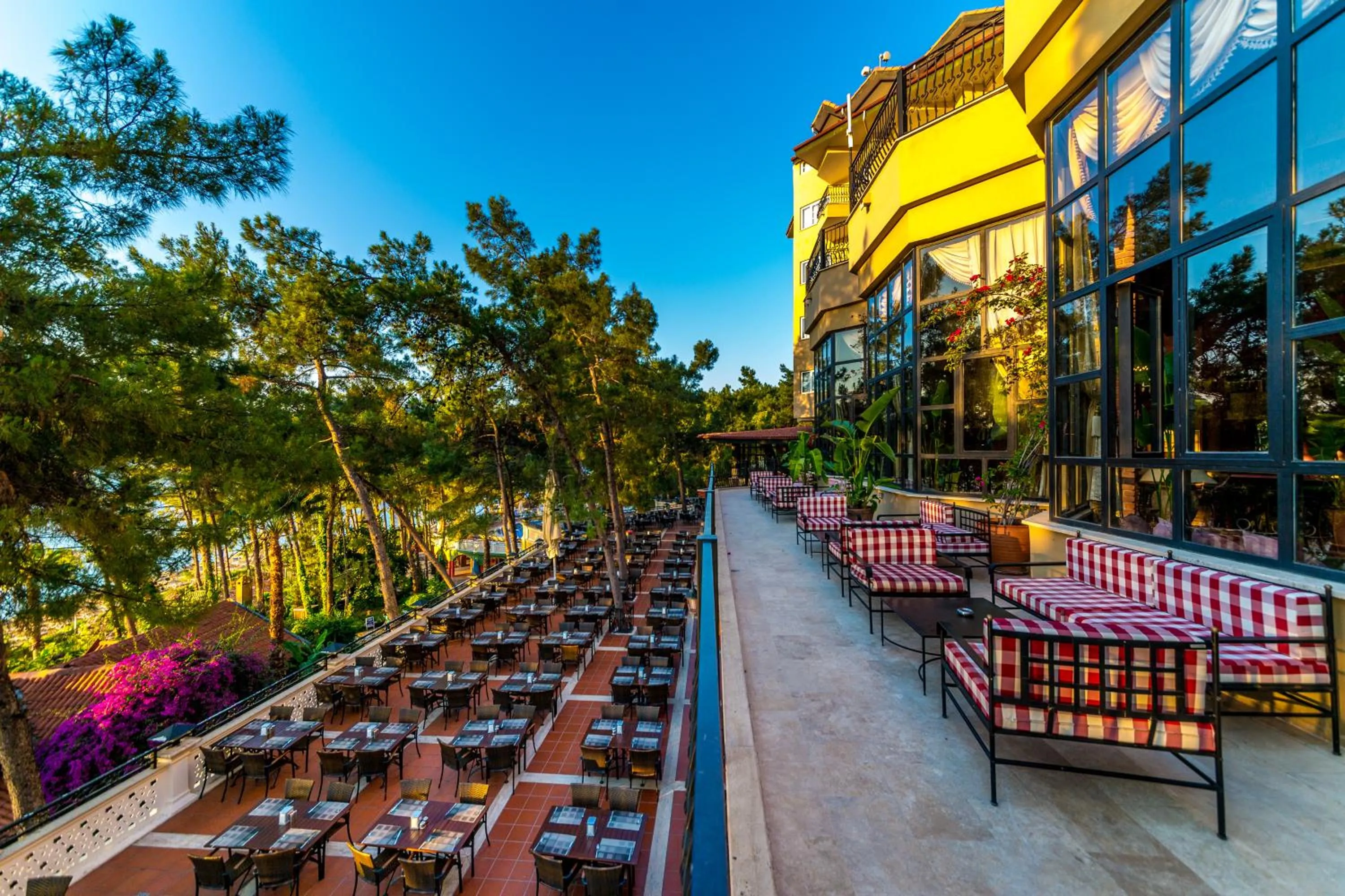 Restaurant/places to eat in Grand Yazıcı Club Marmaris Palace