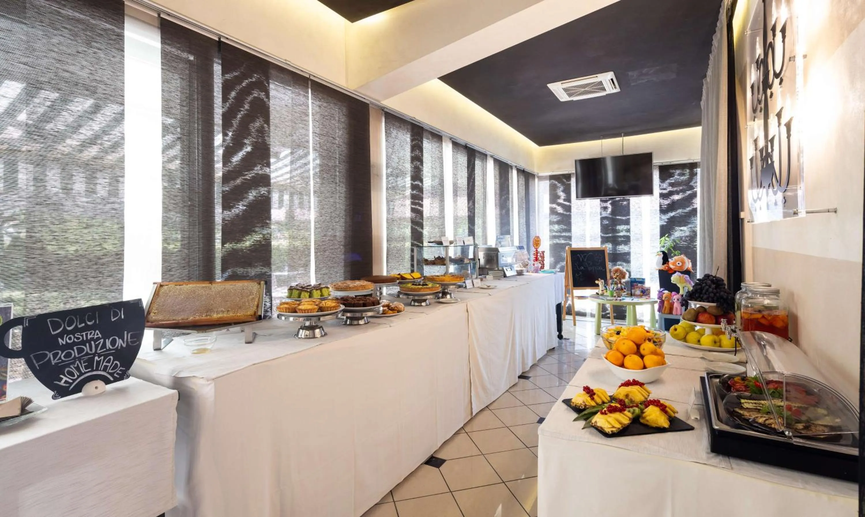 Breakfast in Best Western Plus Hotel Modena Resort