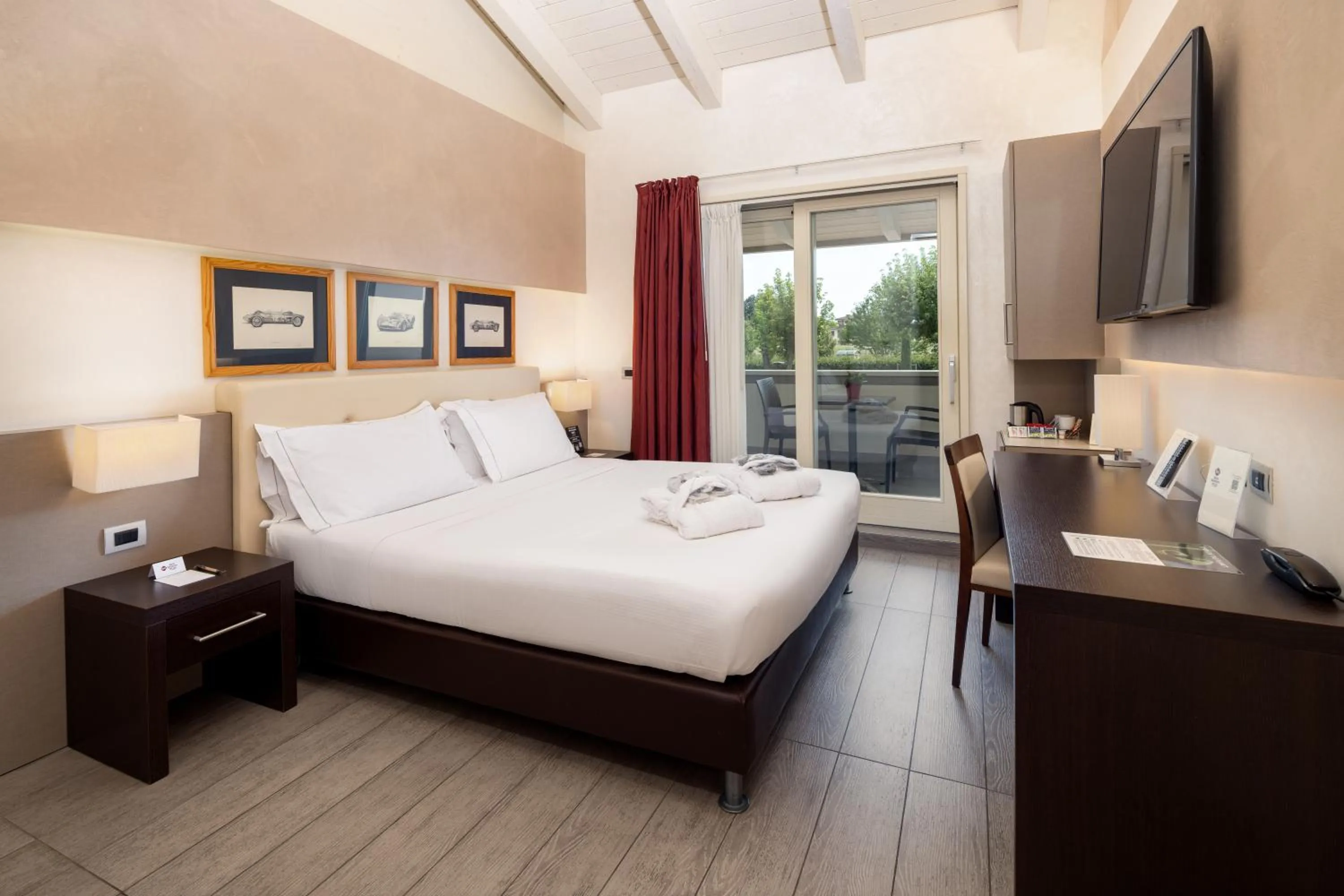 Photo of the whole room, Bed in Best Western Plus Hotel Modena Resort