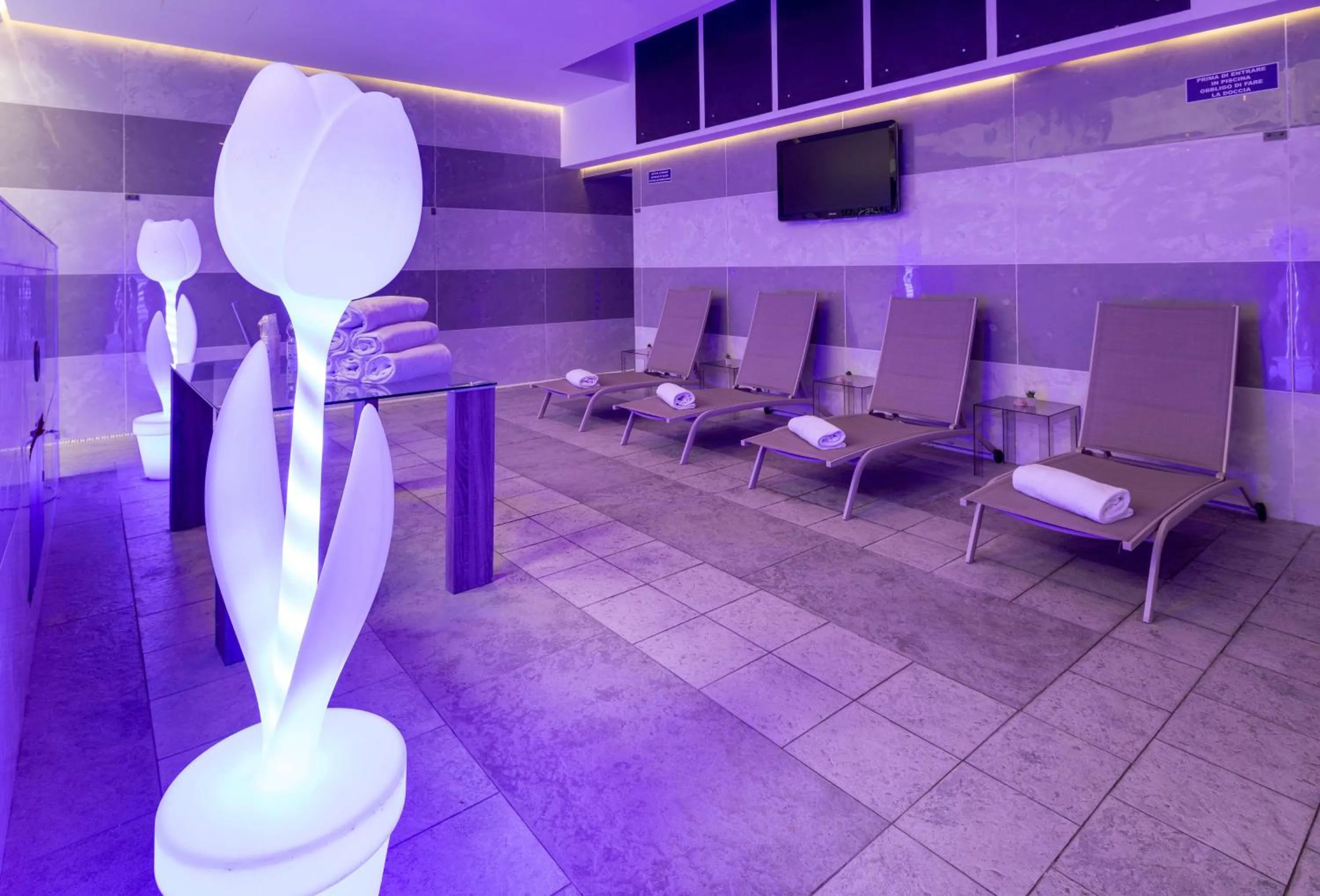 Pool view in Best Western Plus Hotel Modena Resort