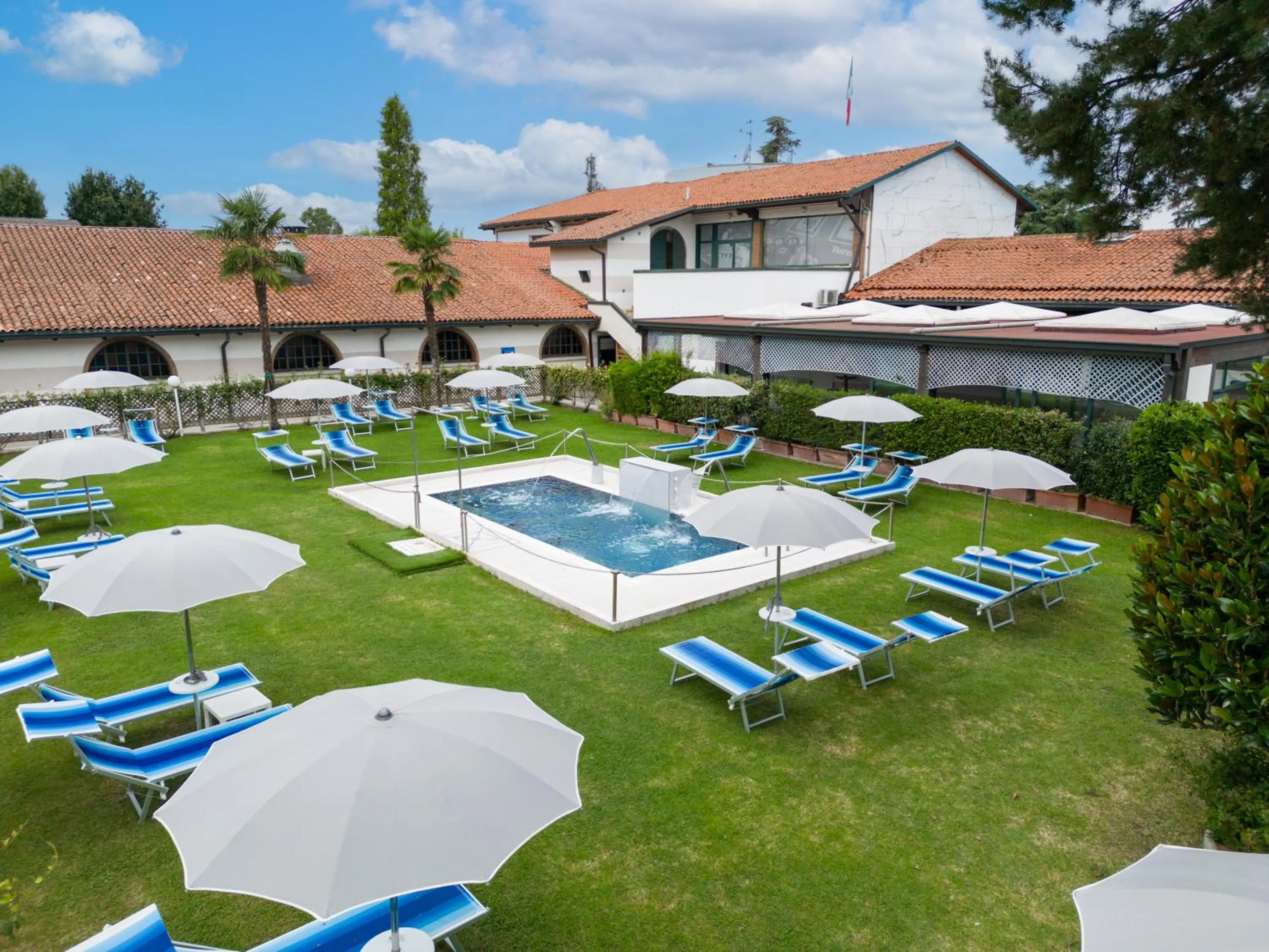 Swimming pool in Best Western Plus Hotel Modena Resort