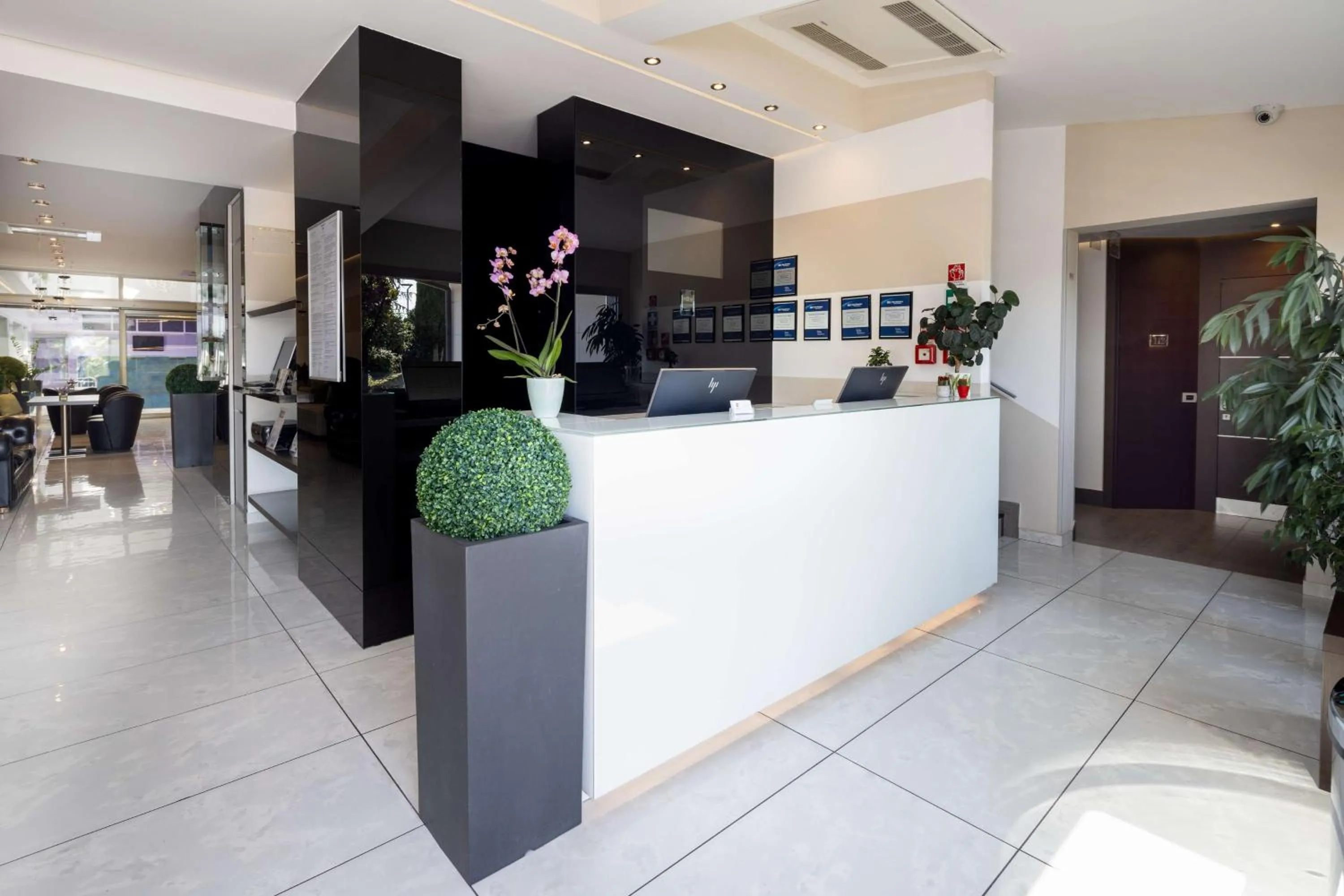 Lobby or reception in Best Western Plus Hotel Modena Resort