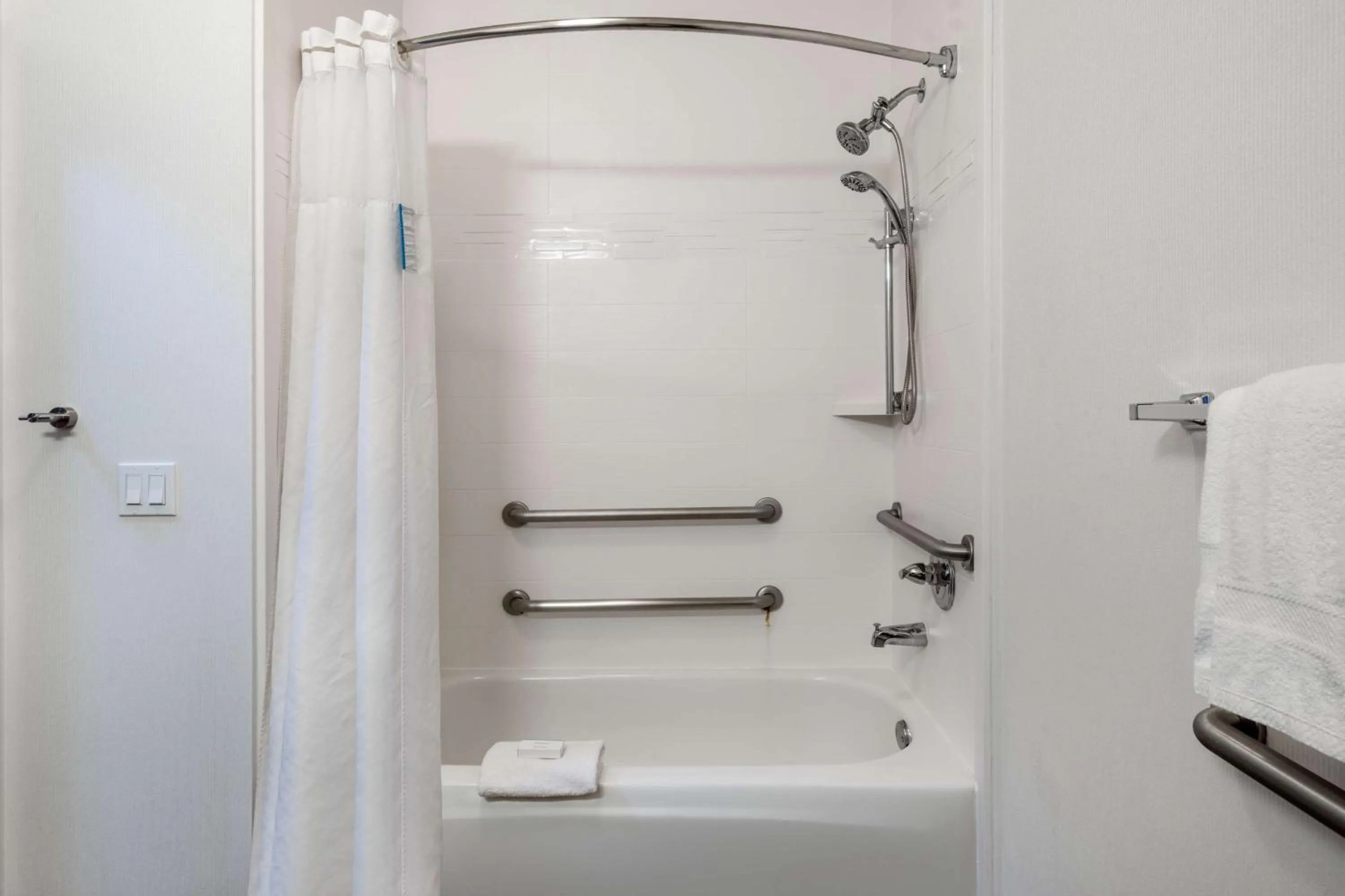 Bathroom in Hampton Inn by Hilton Irvine East - Lake Forest