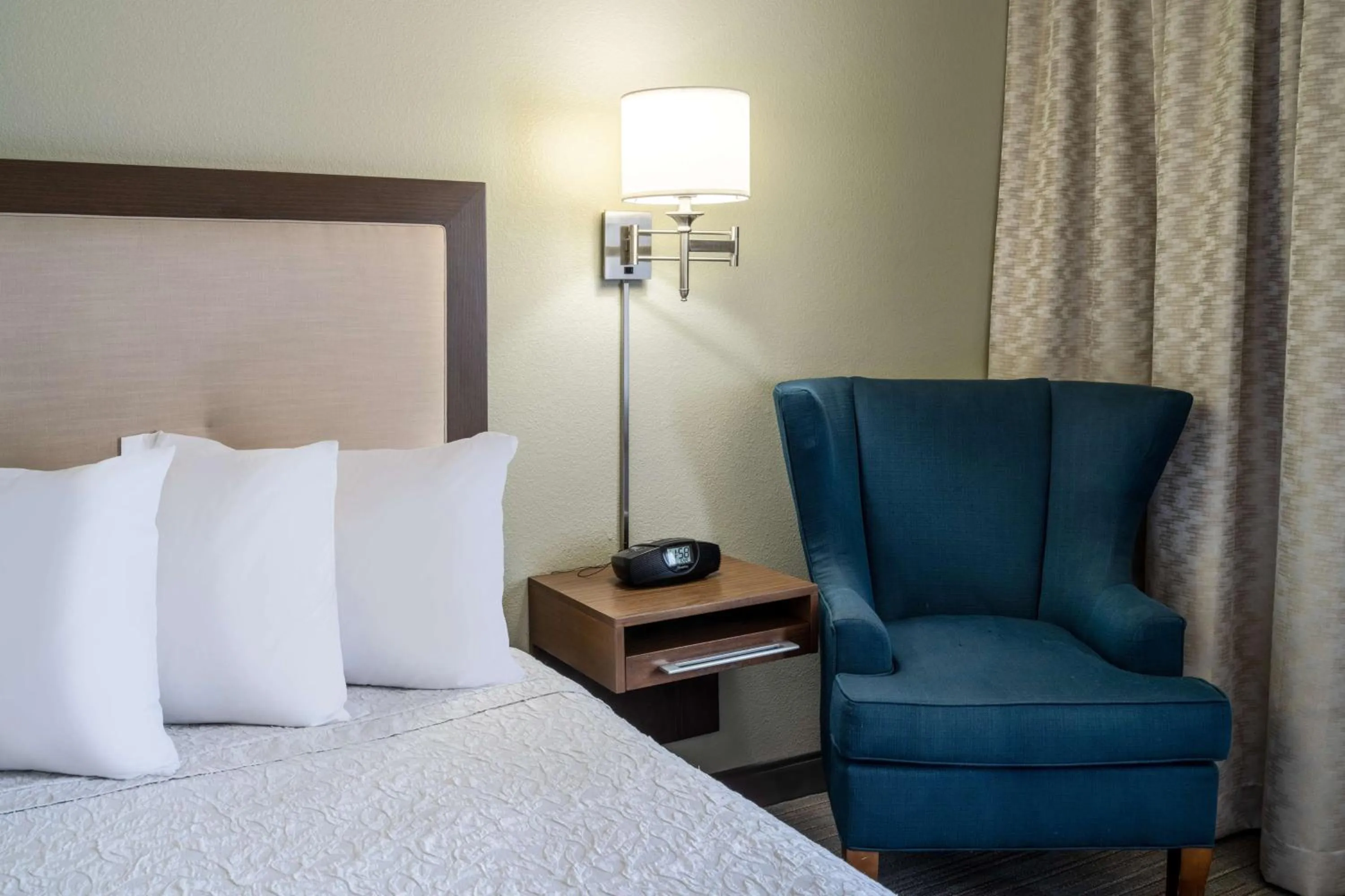 Bed in Hampton Inn by Hilton Irvine East - Lake Forest