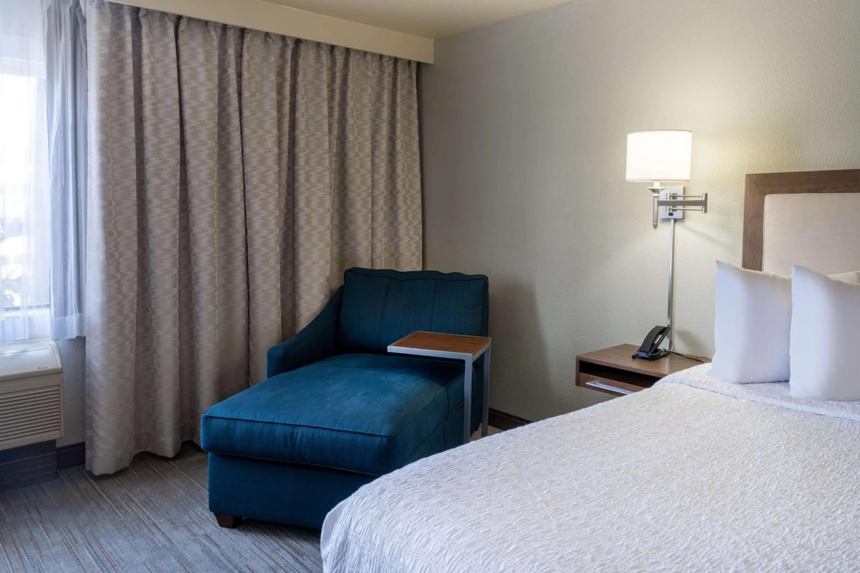 Bed in Hampton Inn by Hilton Irvine East - Lake Forest