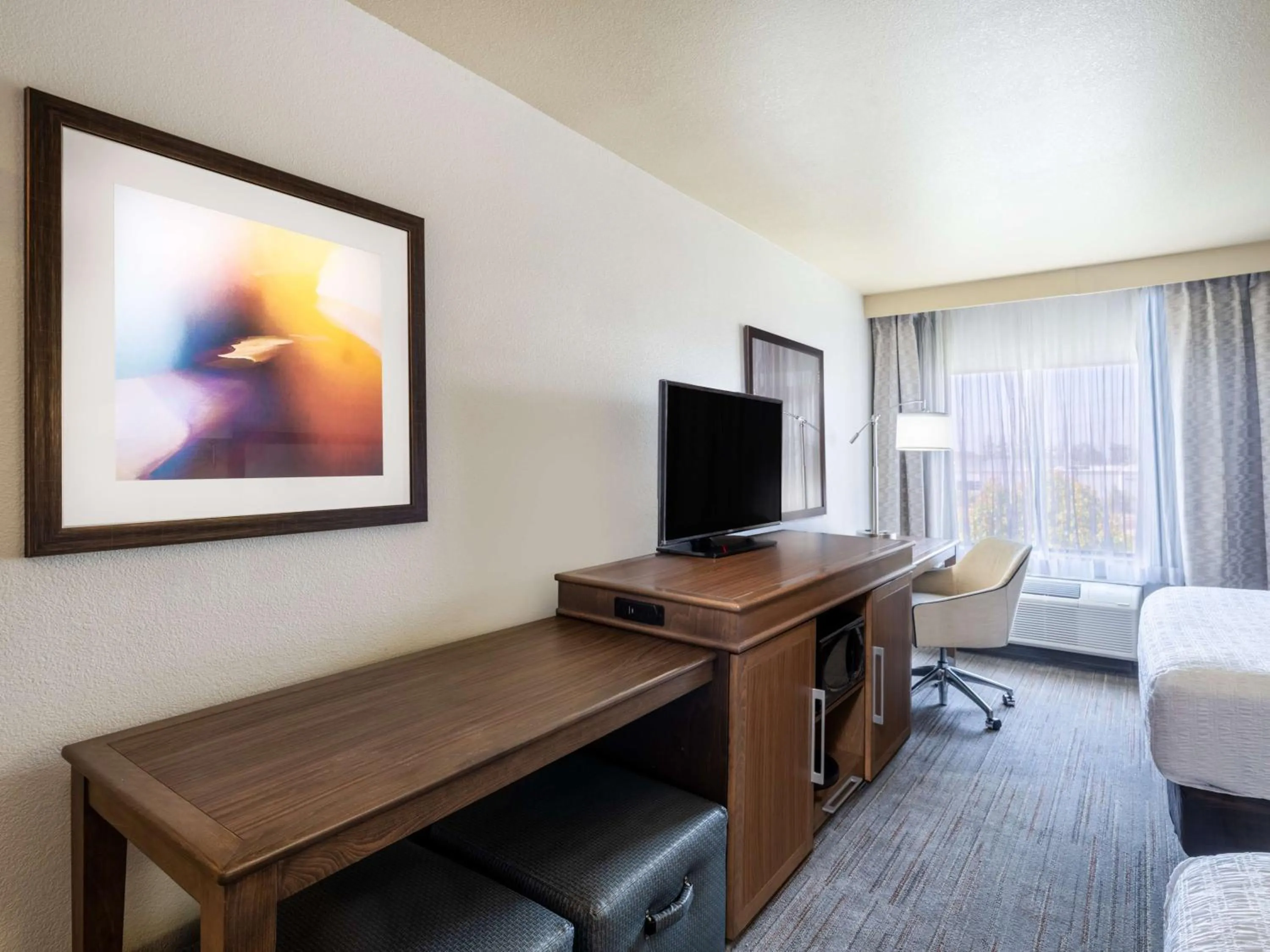 Bedroom in Hampton Inn by Hilton Irvine East - Lake Forest