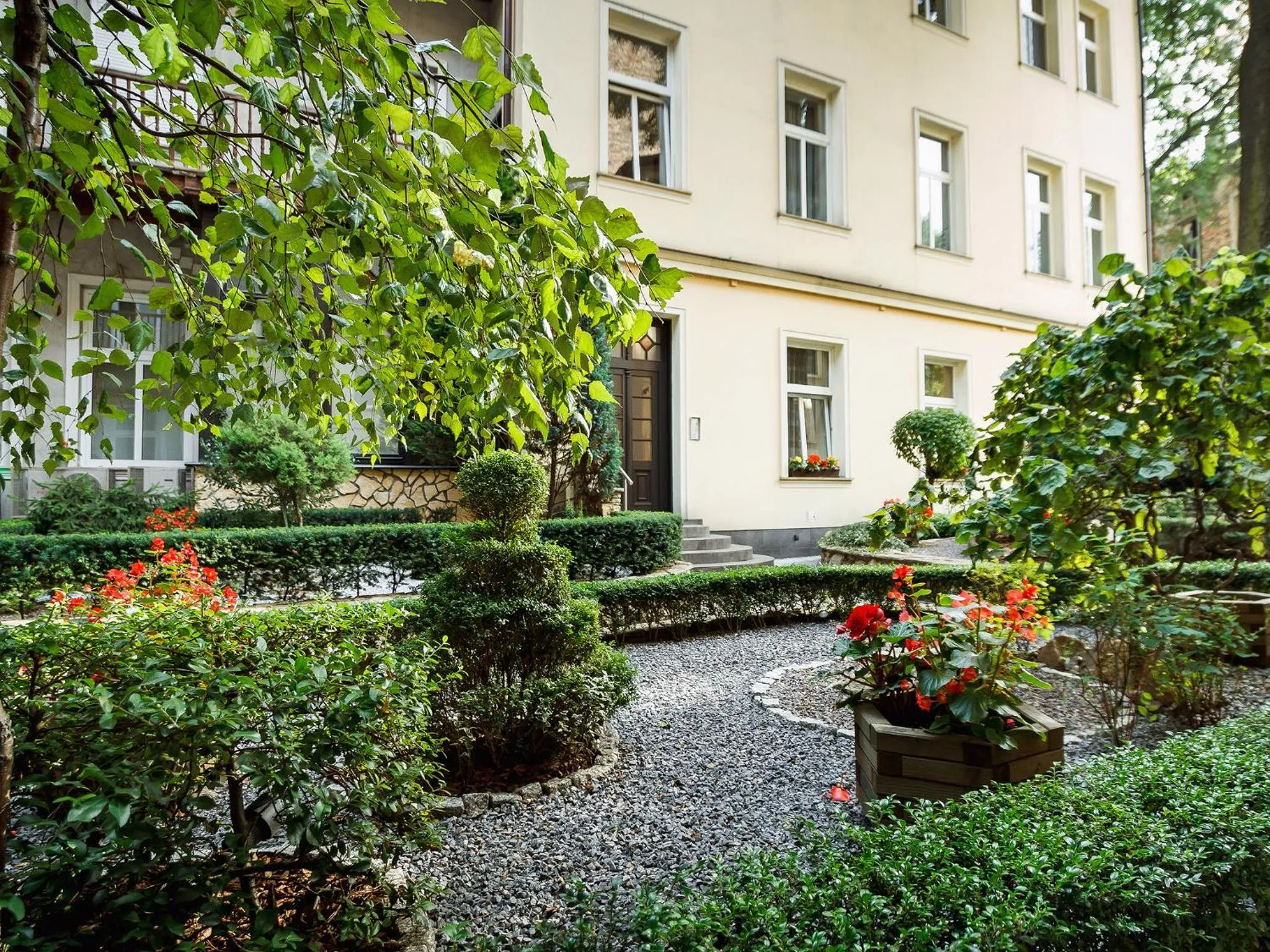 Facade/entrance in Elegant Apartments