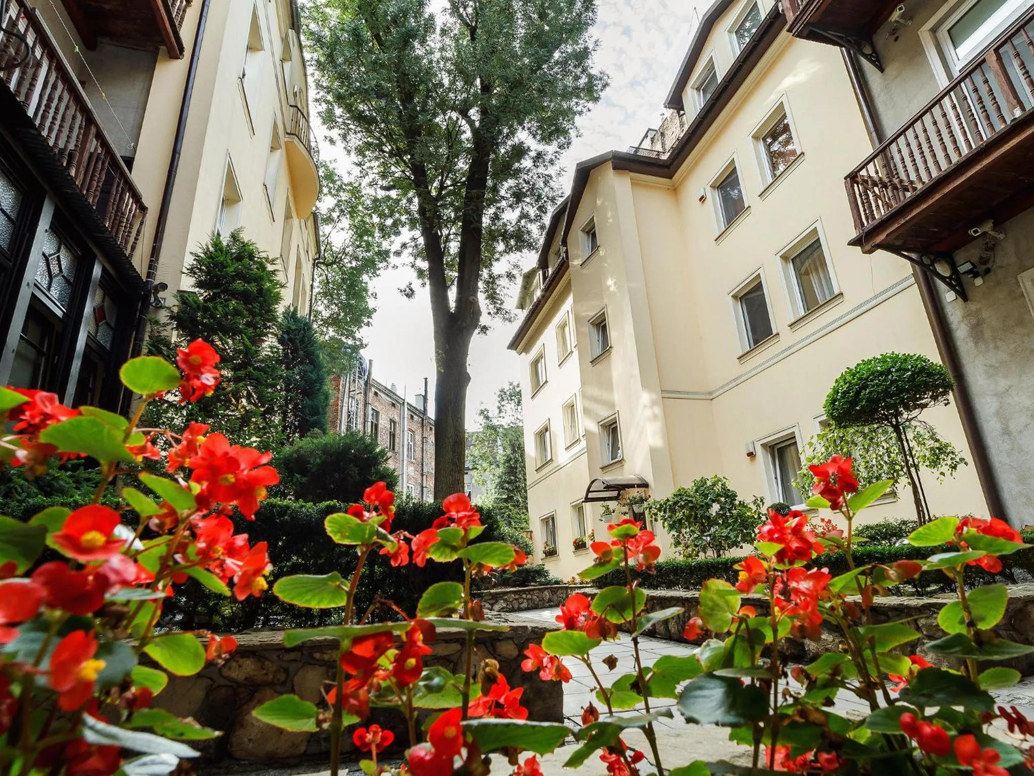 Facade/entrance in Elegant Apartments