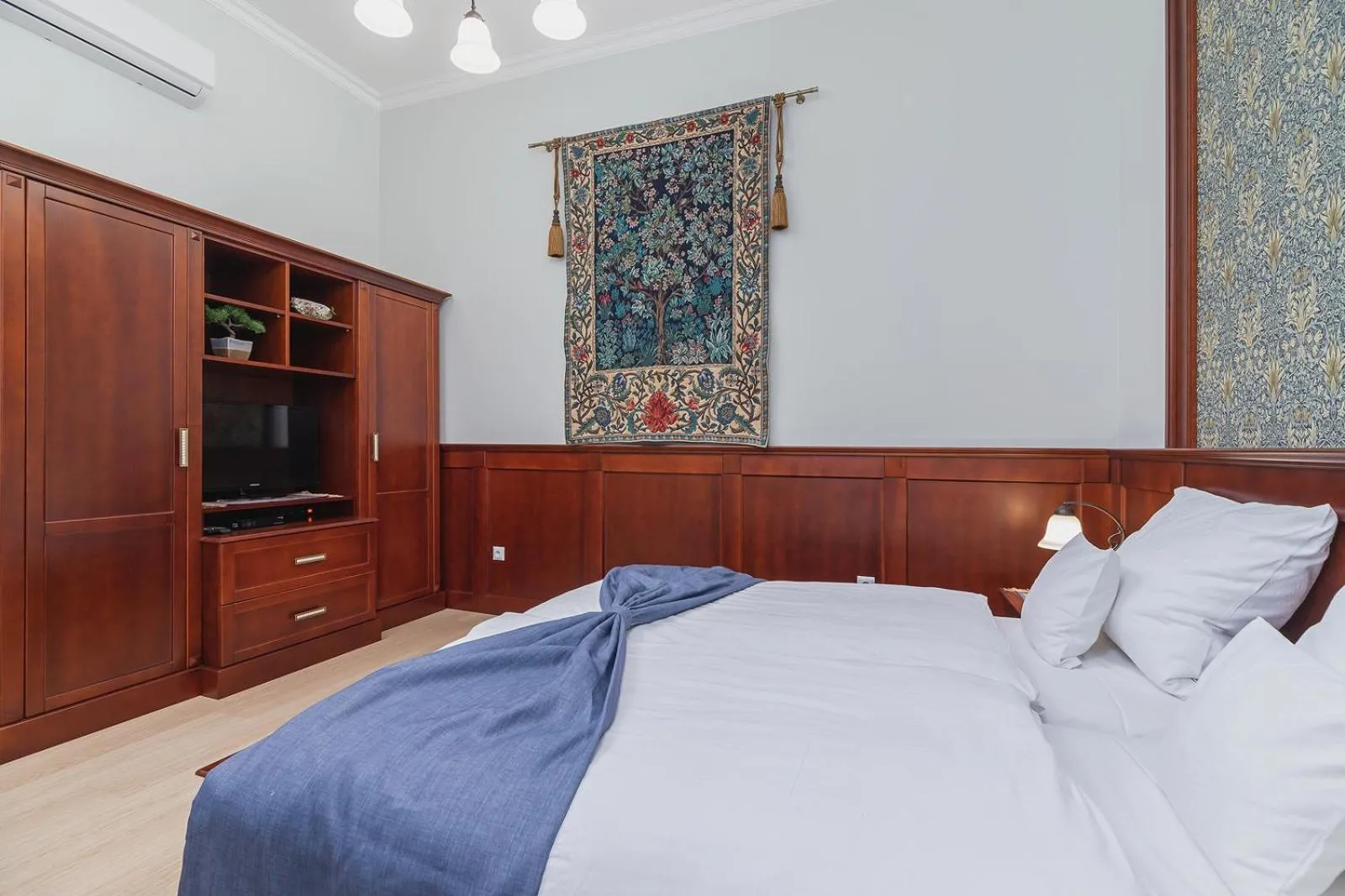 Bedroom, Bed in Elegant Apartments