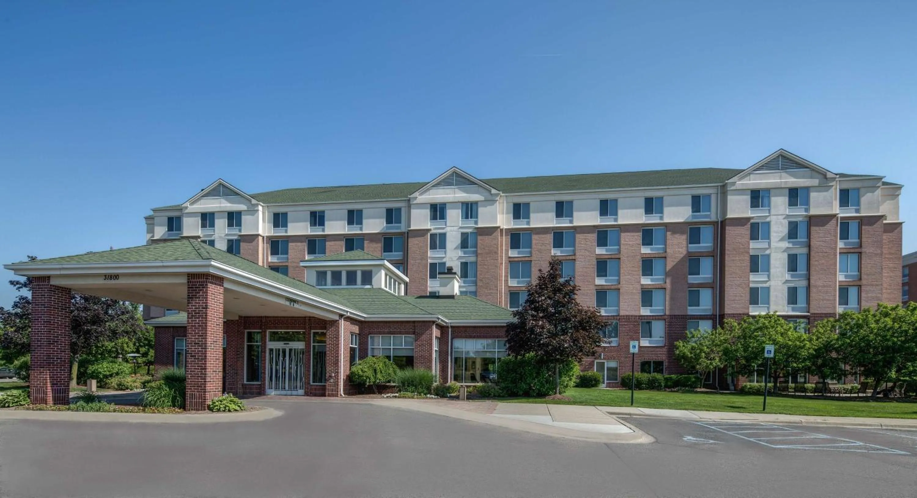 Property building in Hilton Garden Inn Detroit Metro Airport