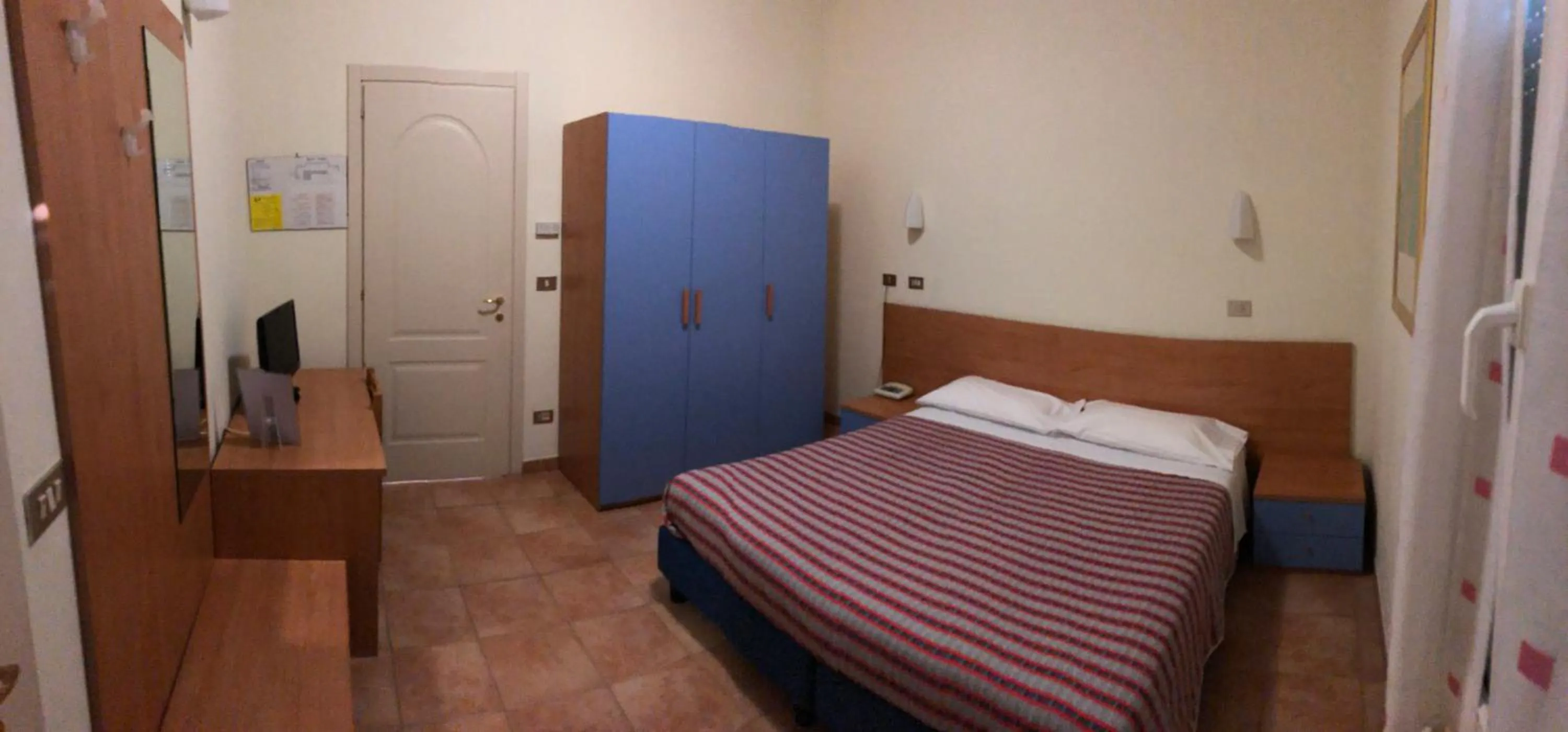 Photo of the whole room, Bed in Hotel Serena