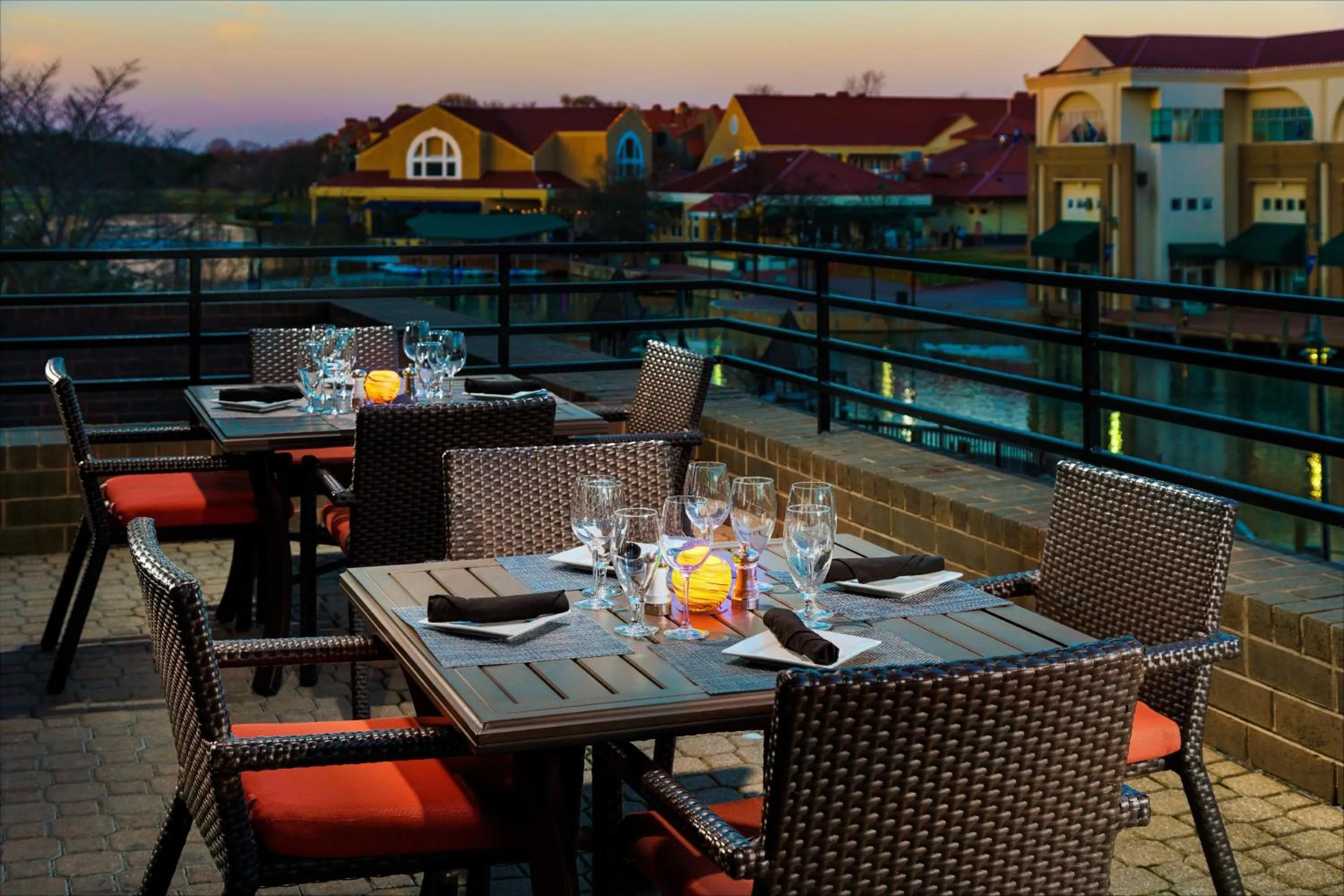 Restaurant/places to eat in Hilton Charlotte University Place