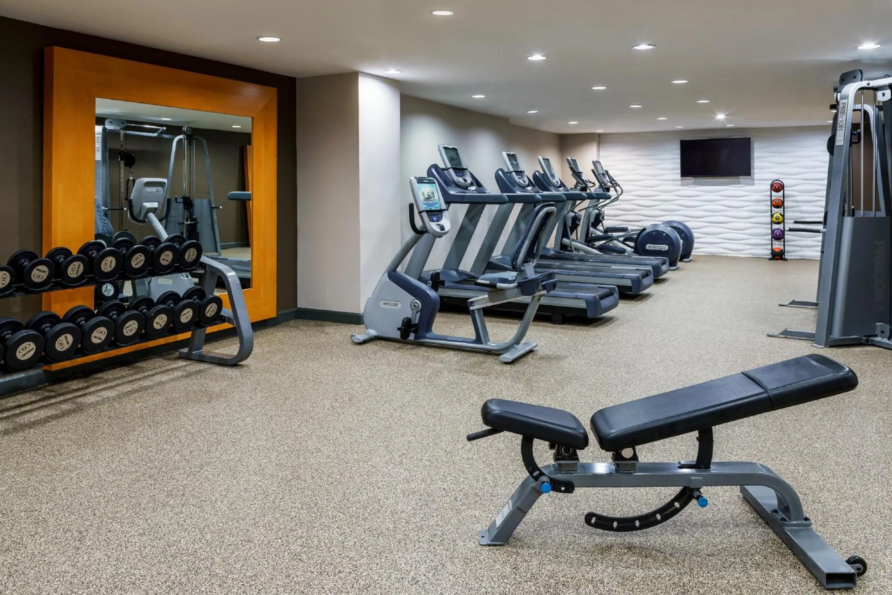 Fitness centre/facilities in Hilton Charlotte University Place