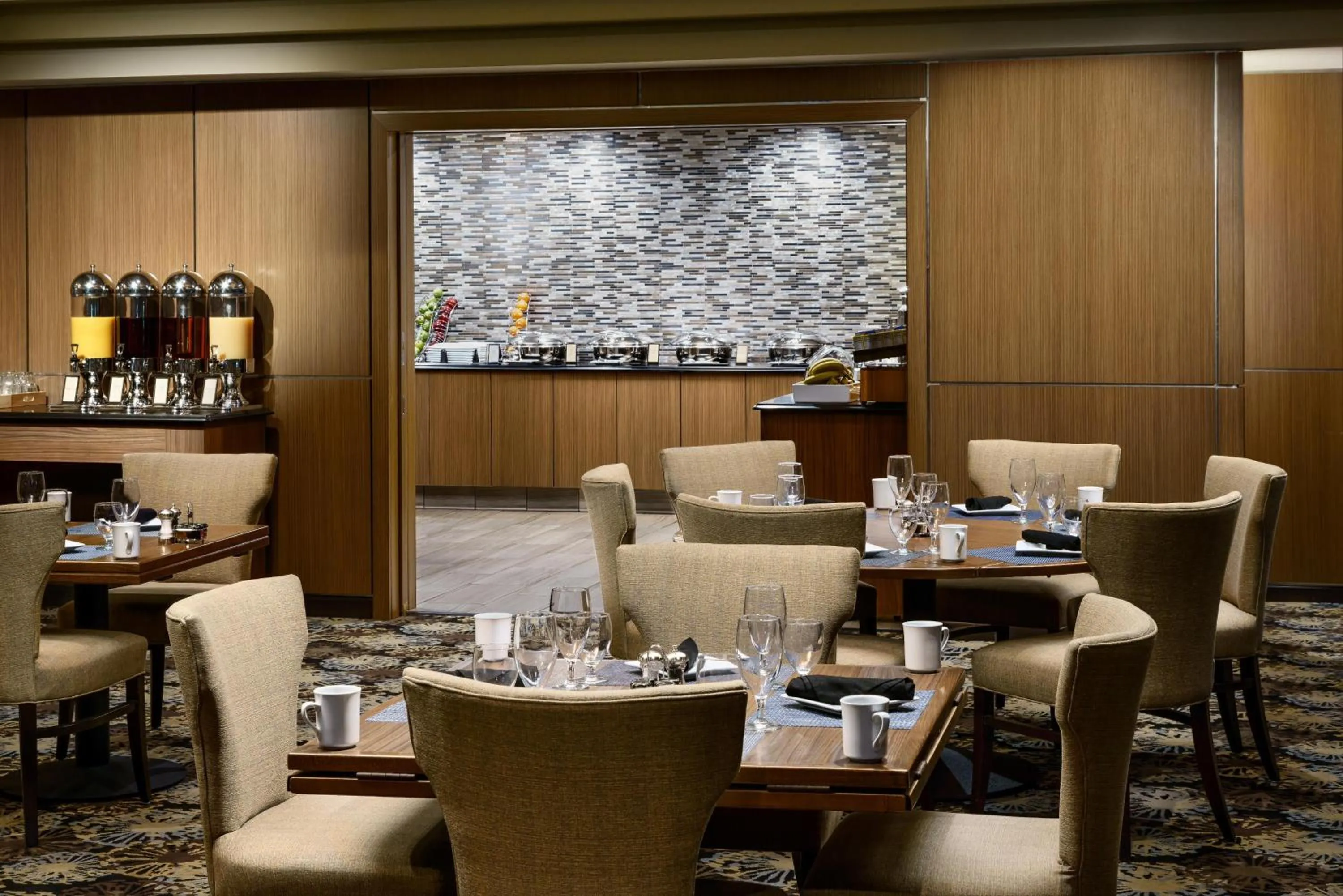 Restaurant/places to eat in Hilton Charlotte University Place