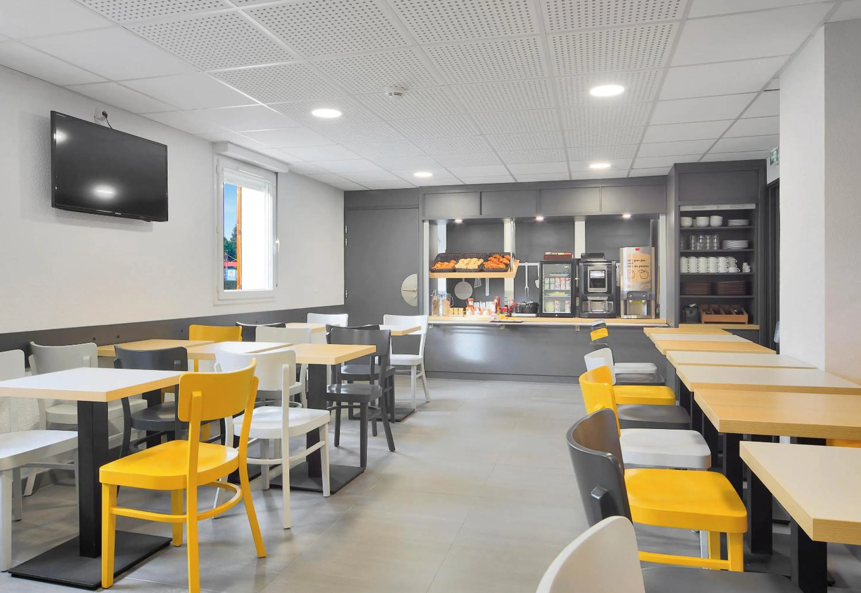 Restaurant/places to eat in B&B HOTEL Le Tréport Friville