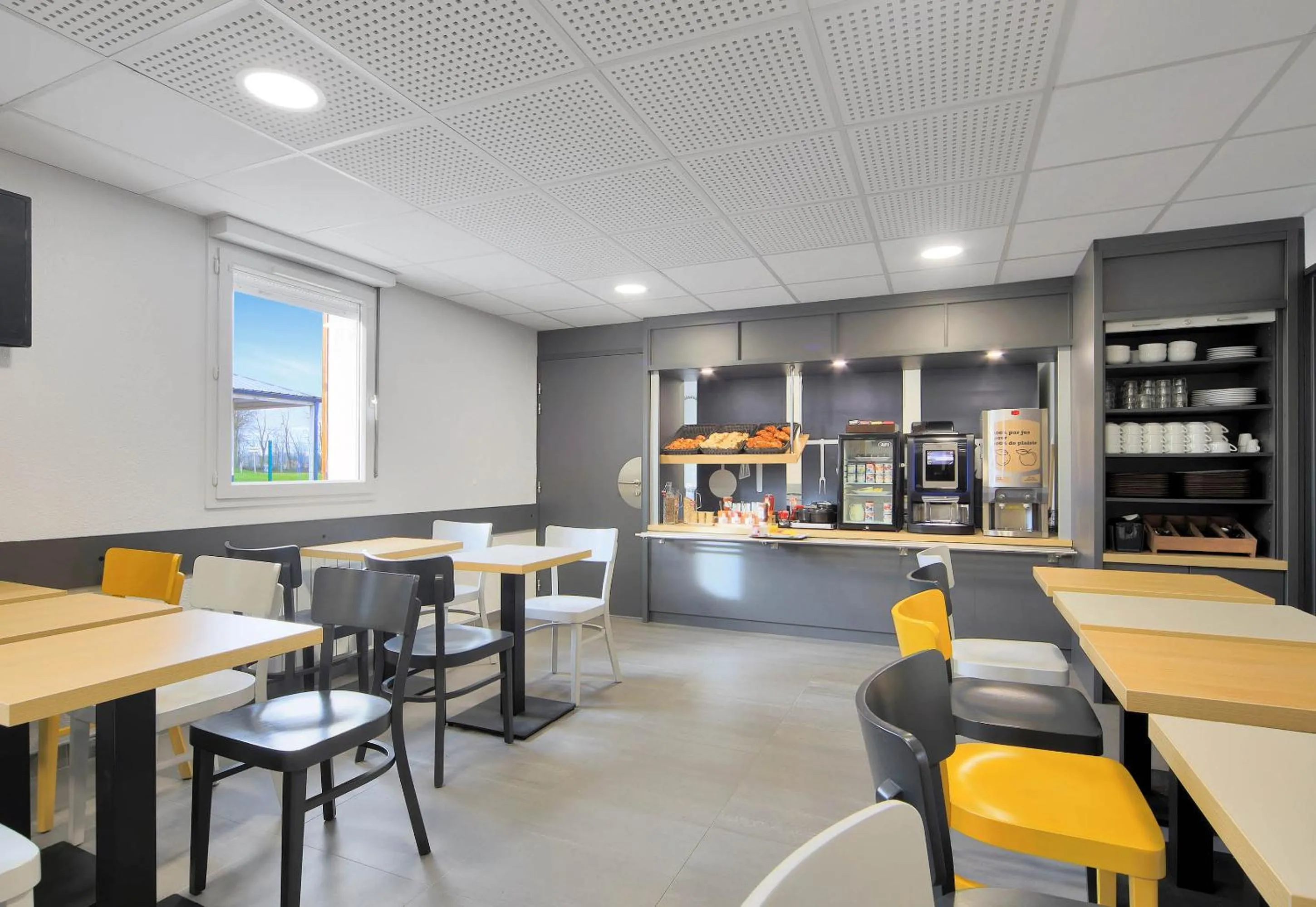 Restaurant/places to eat in B&B HOTEL Le Tréport Friville