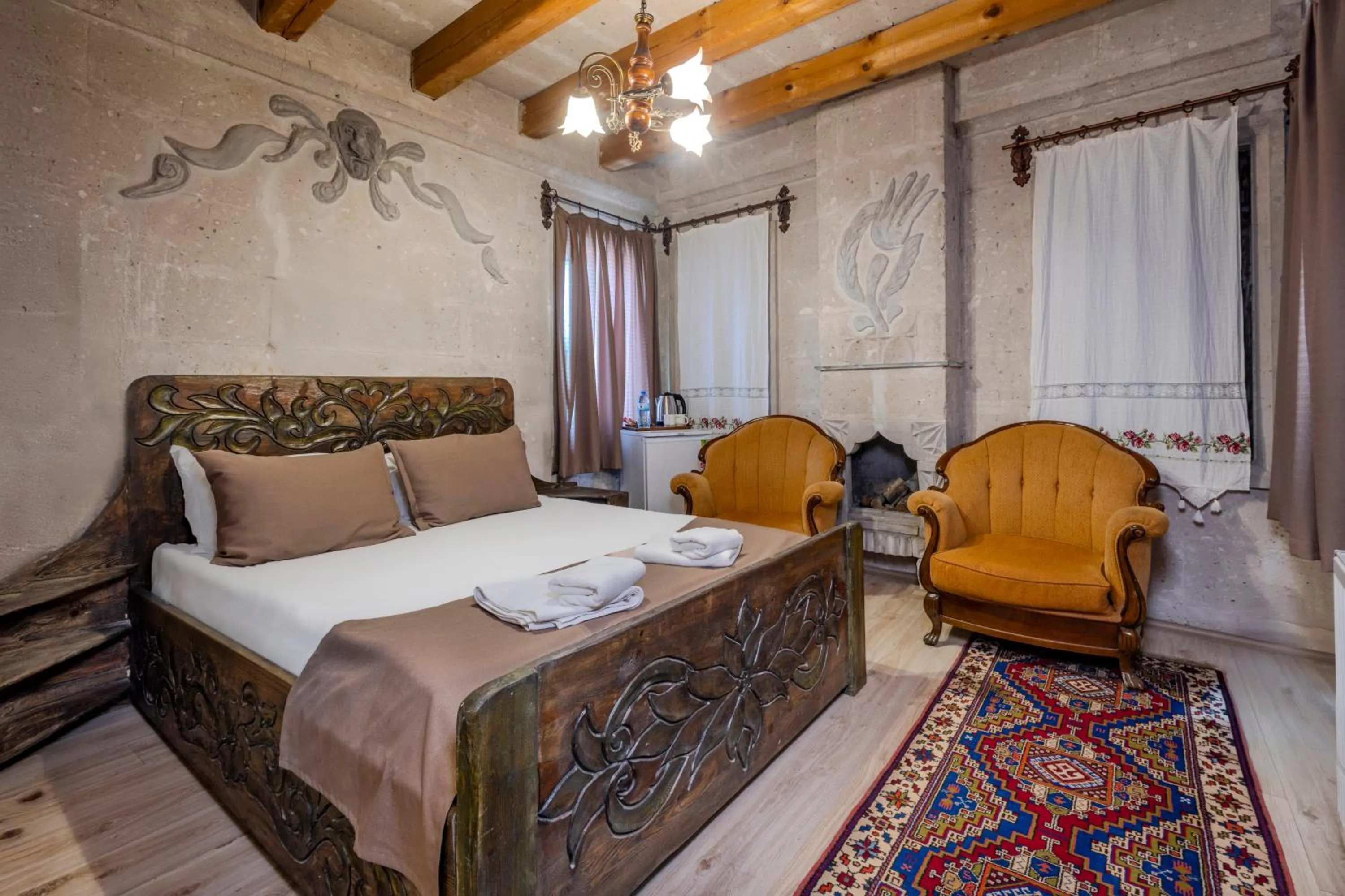 Photo of the whole room, Bed in Kayatas Cave Suites