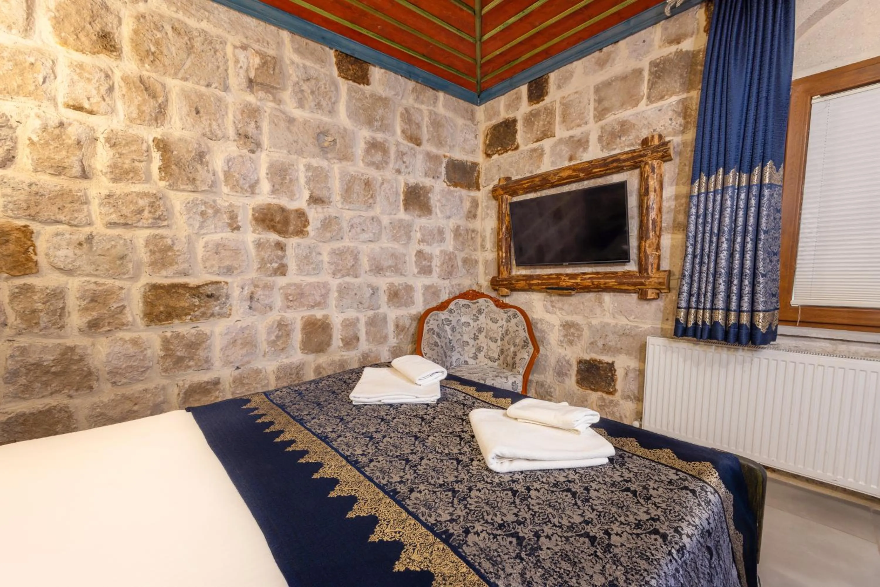 Bed in Kayatas Cave Suites