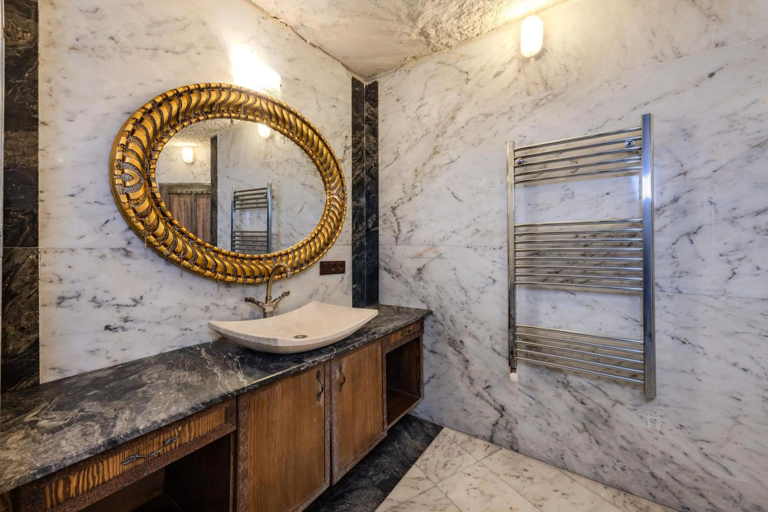 Bathroom in Kayatas Cave Suites