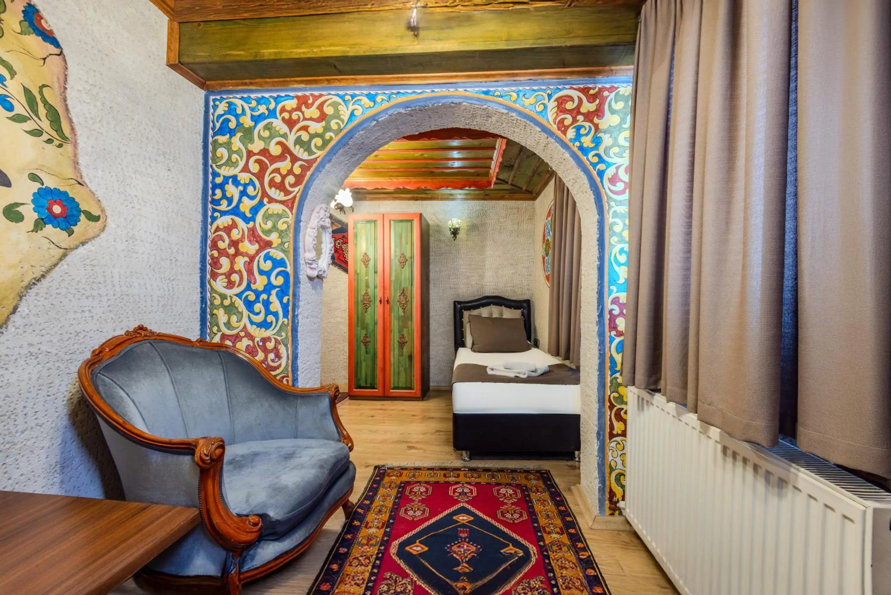 Bed in Kayatas Cave Suites