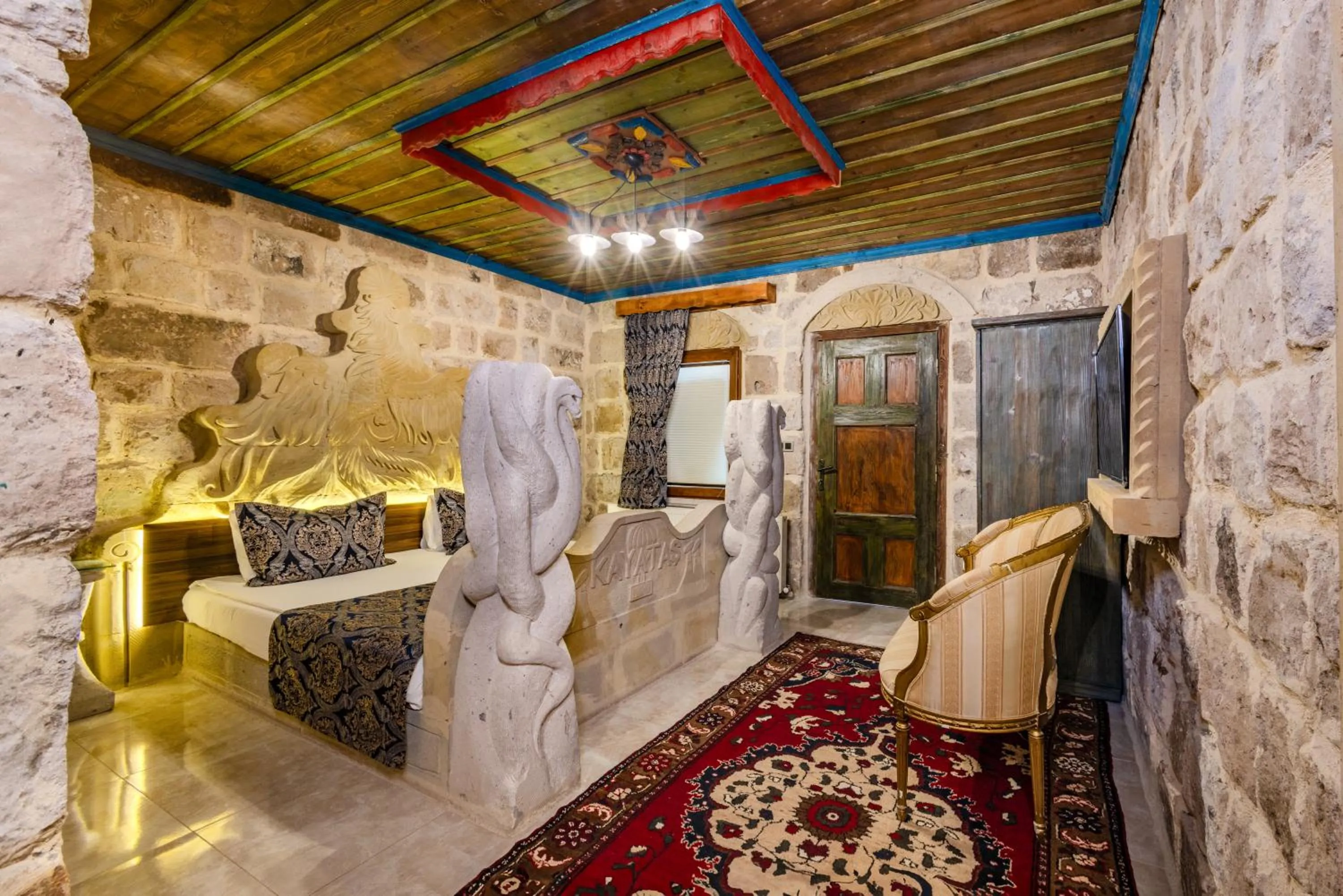 Bed in Kayatas Cave Suites