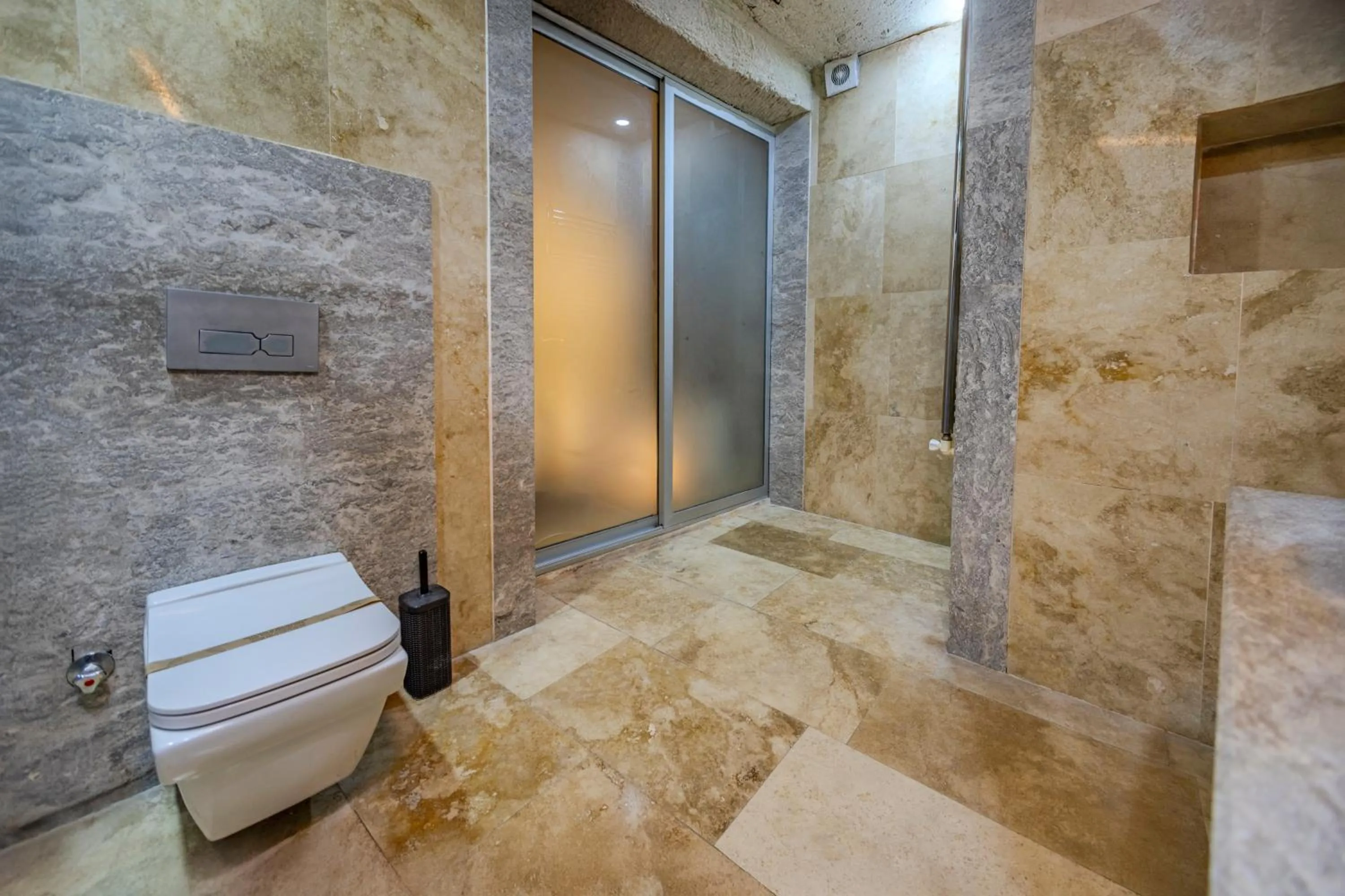 Toilet in Kayatas Cave Suites