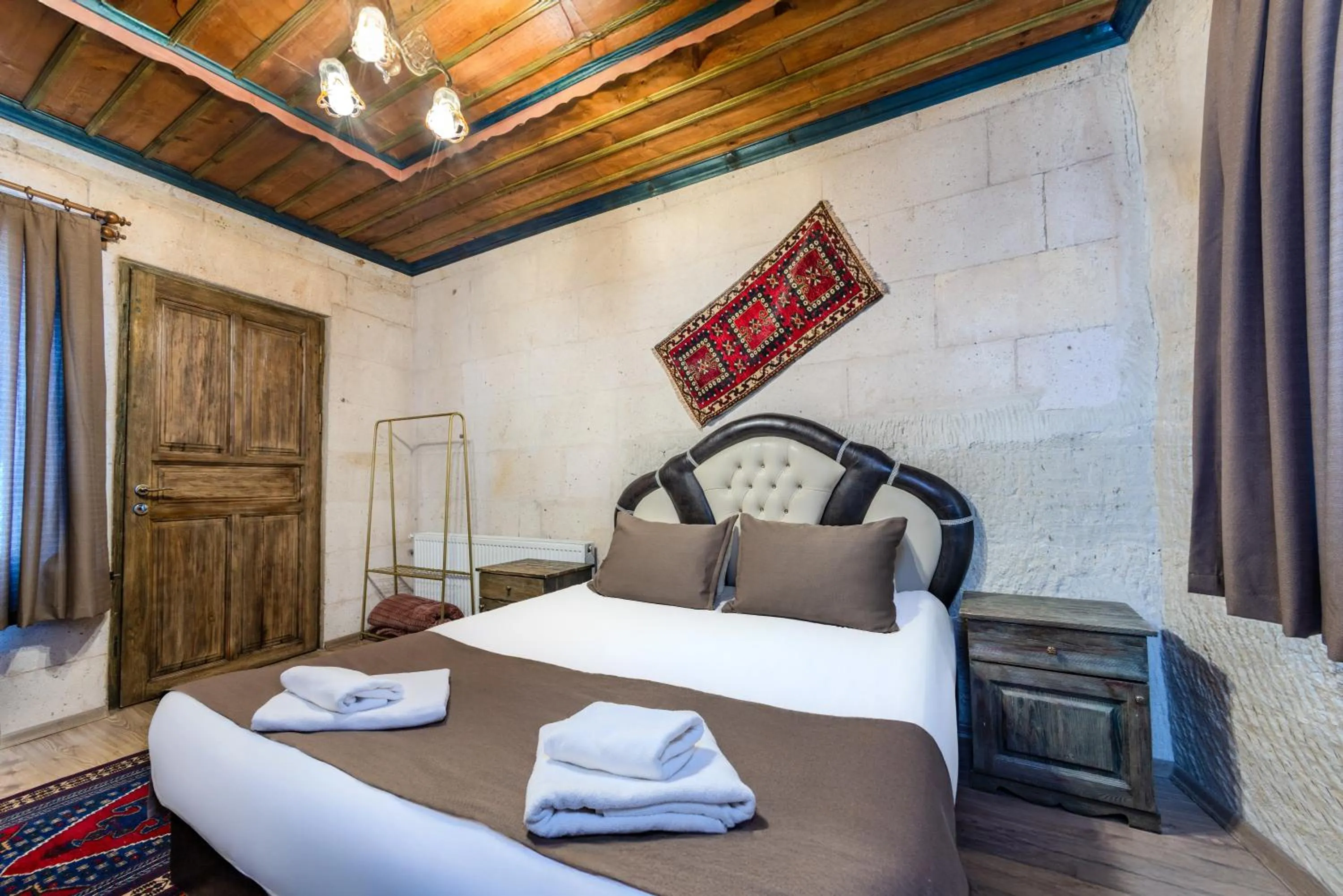 Bed in Kayatas Cave Suites