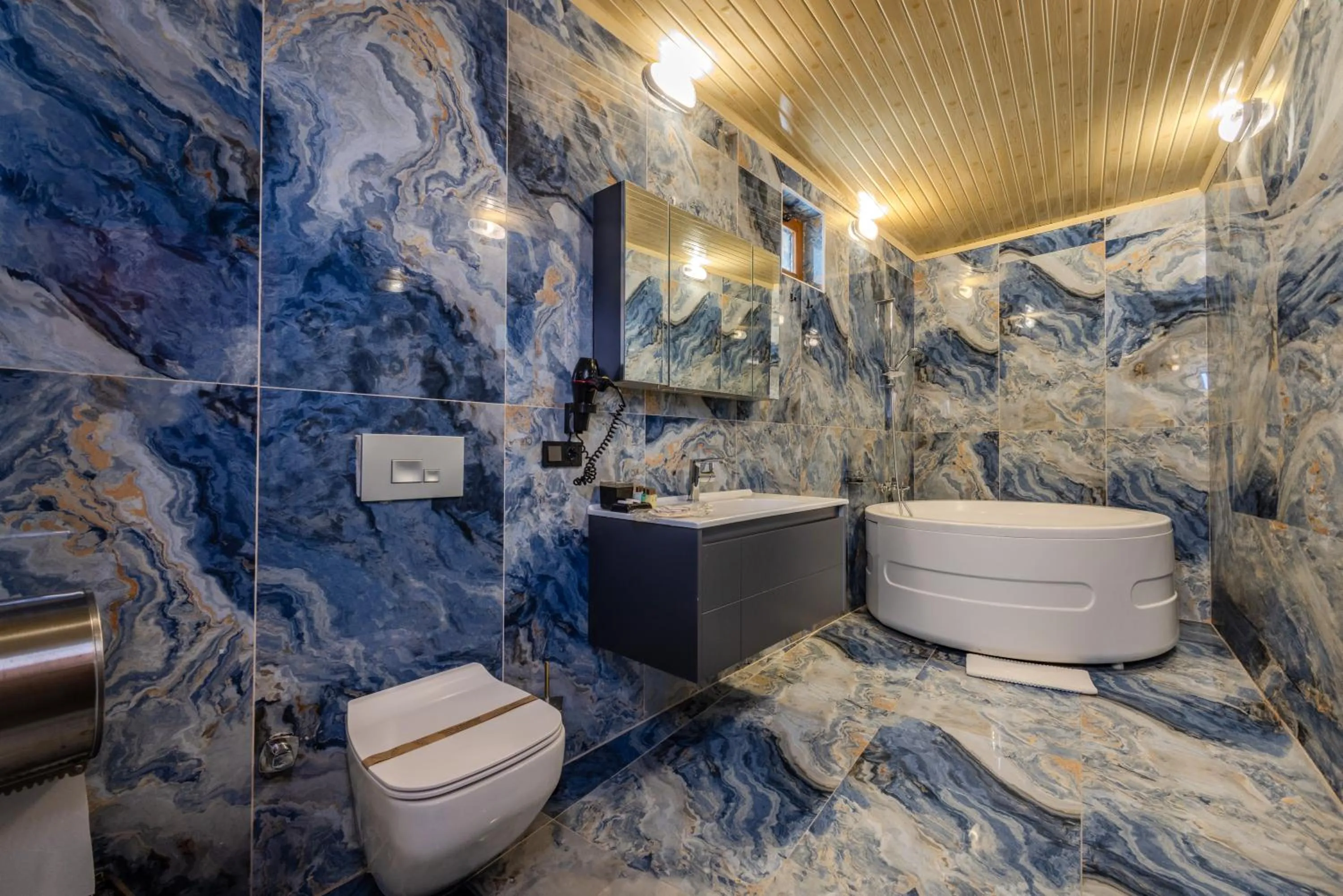 Toilet in Kayatas Cave Suites