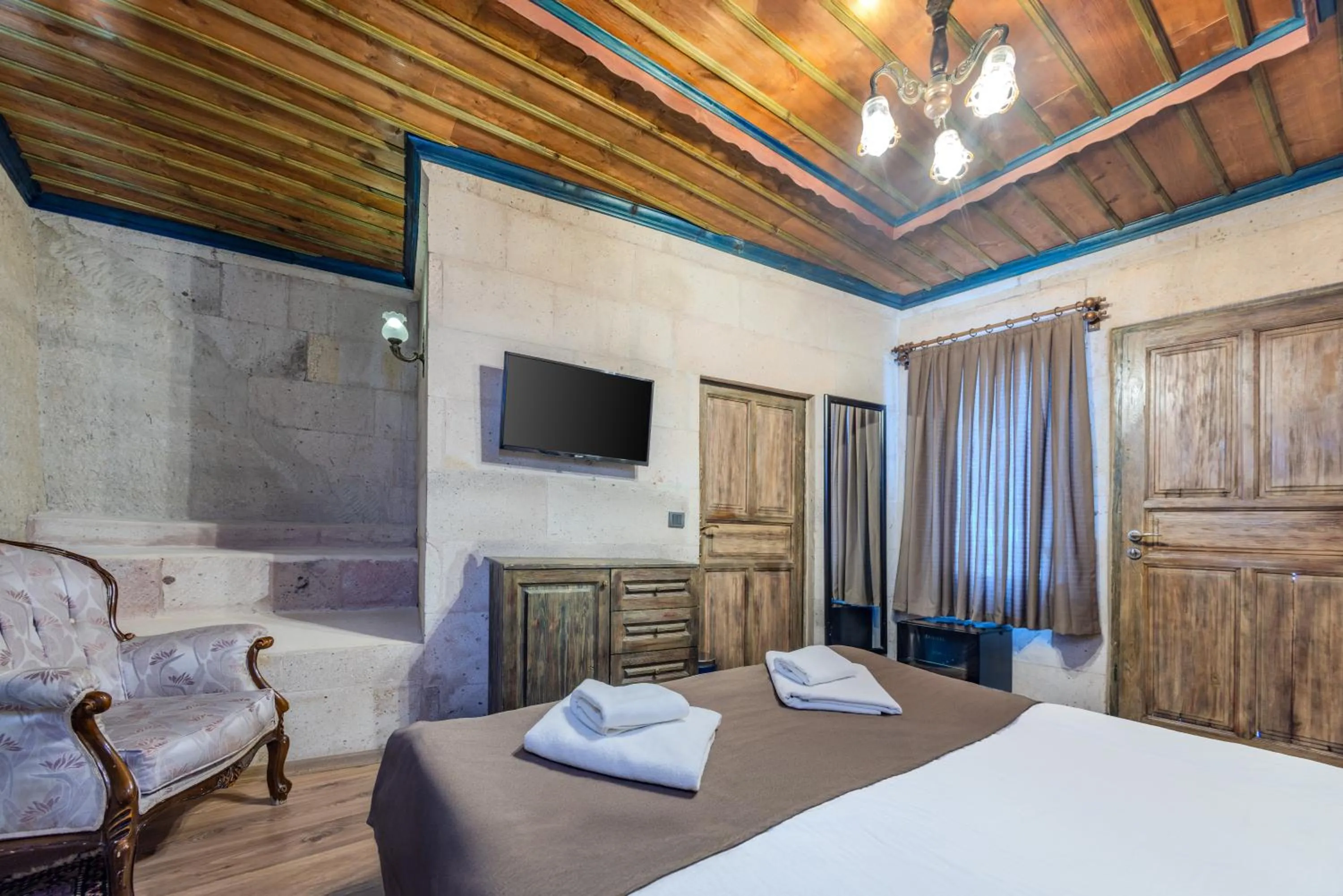 Bed in Kayatas Cave Suites