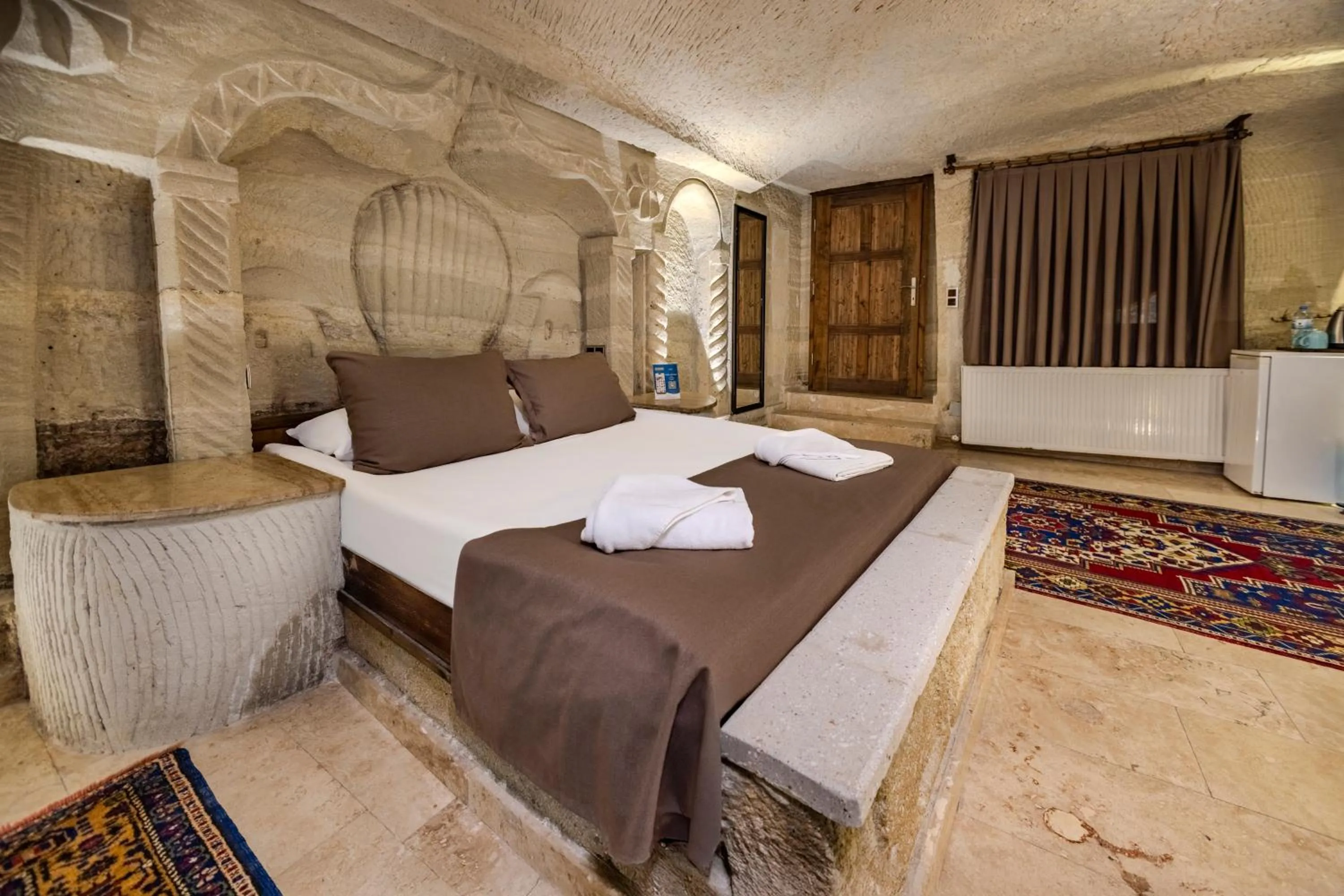 Bed in Kayatas Cave Suites