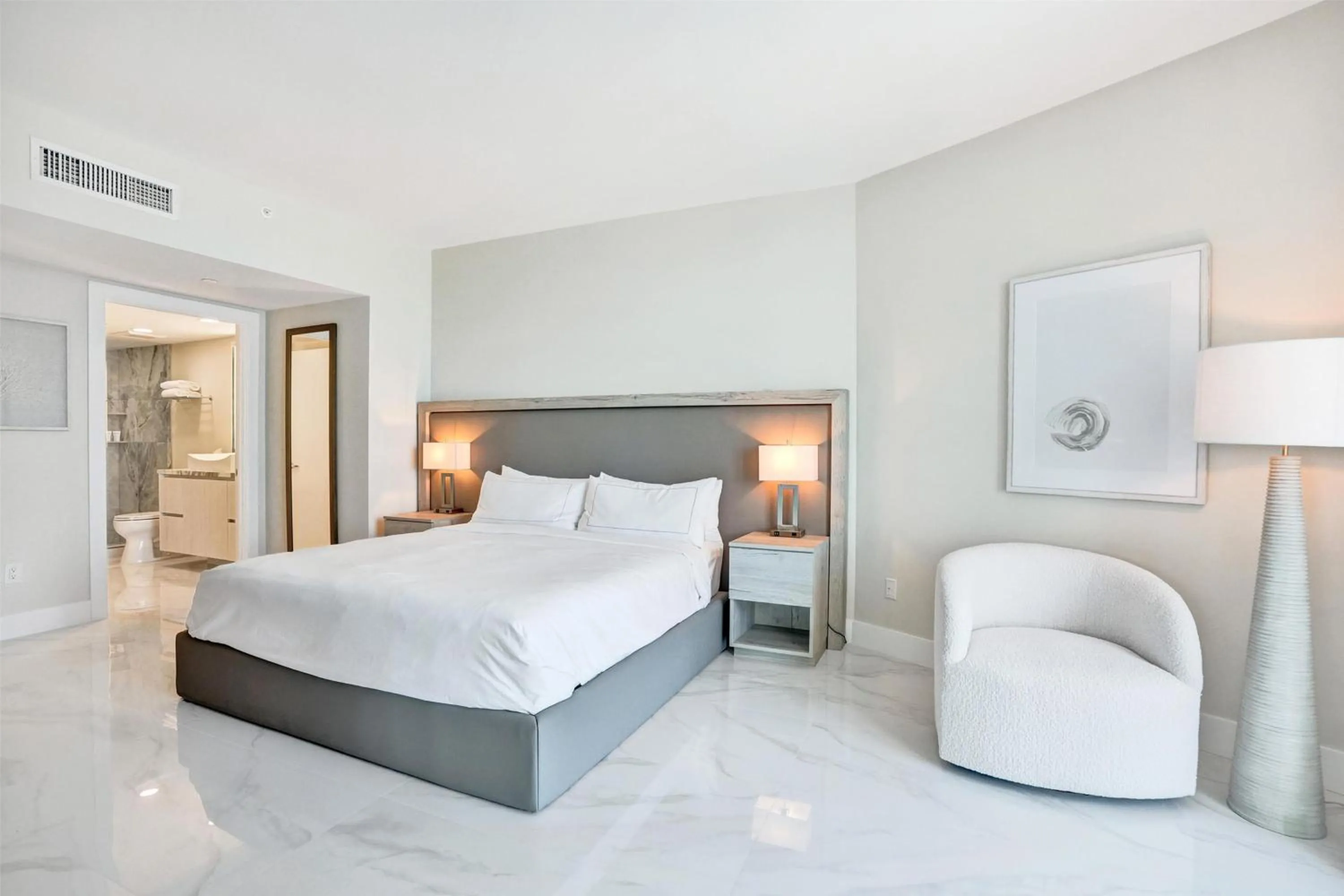 Bed in Beach House Fort Lauderdale, A Hilton Resort