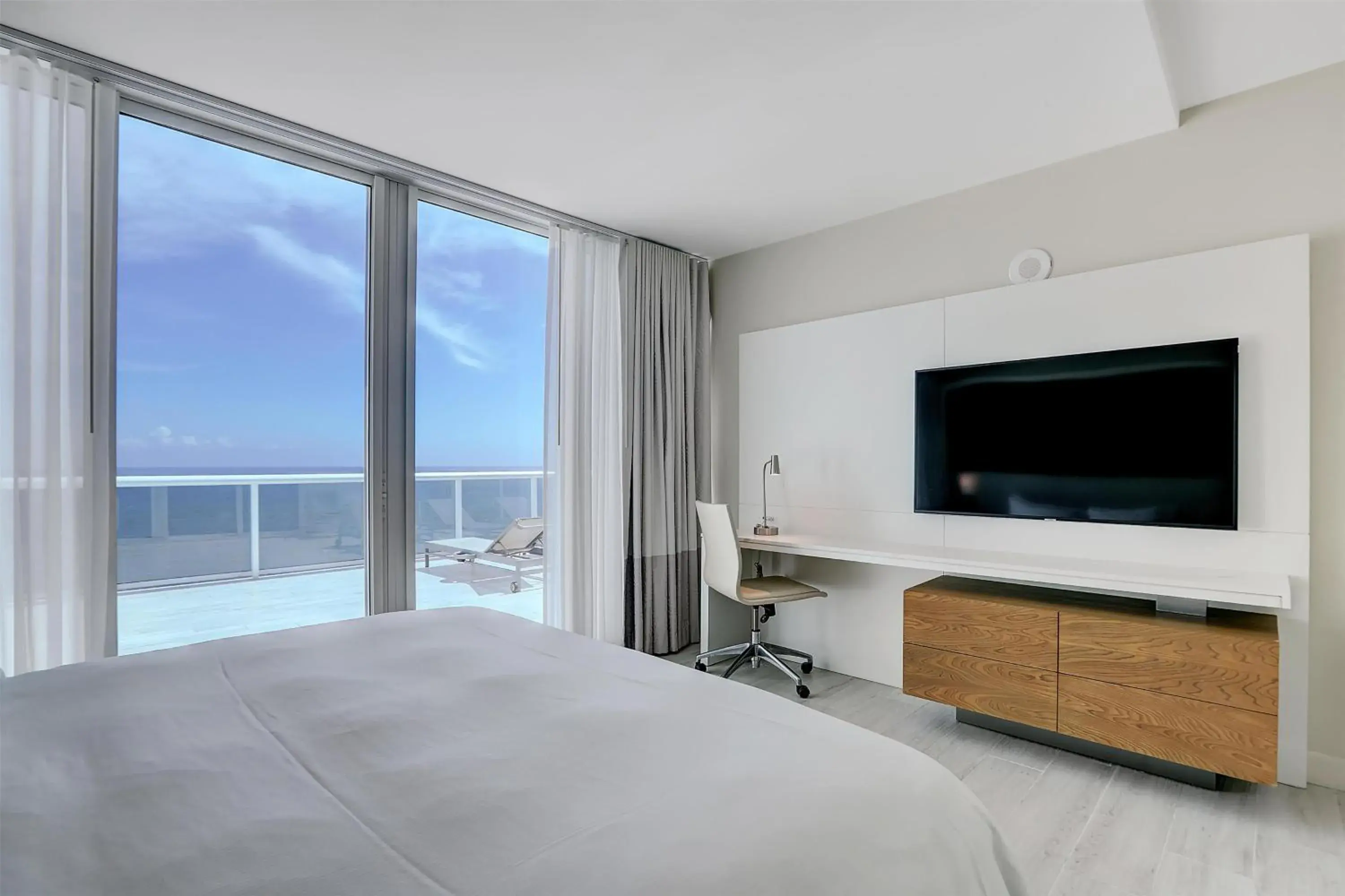 Two-Bedroom Penthouse Suite - Oceanfront in Beach House Fort Lauderdale, A Hilton Resort Two-Bedroom Penthouse Suite - Oceanfront in Beach House Fort Lauderdale, A Hilton Resort