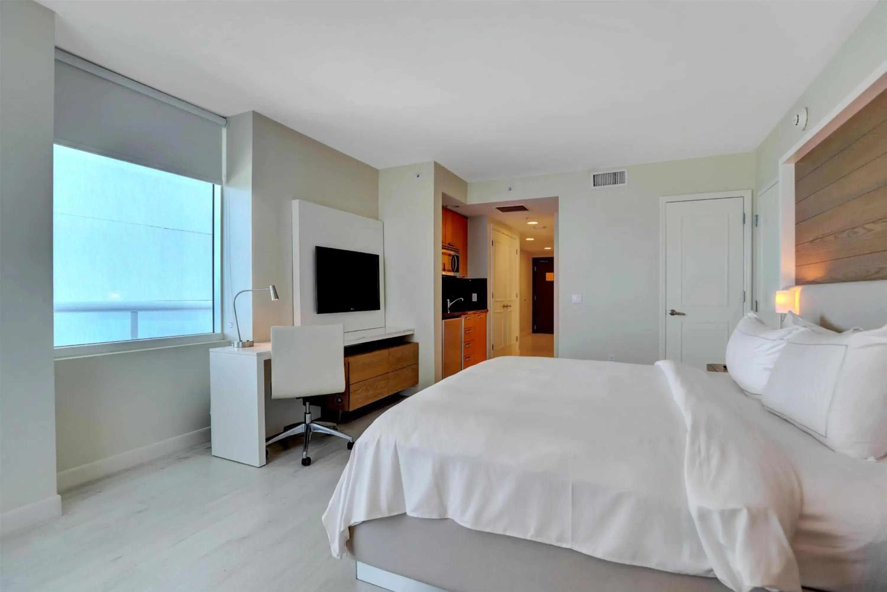 Junior King Suite with Ocean View - Hearing Accessible in Beach House Fort Lauderdale, A Hilton Resort Junior King Suite with Ocean View - Hearing Accessible in Beach House Fort Lauderdale, A Hilton Resort