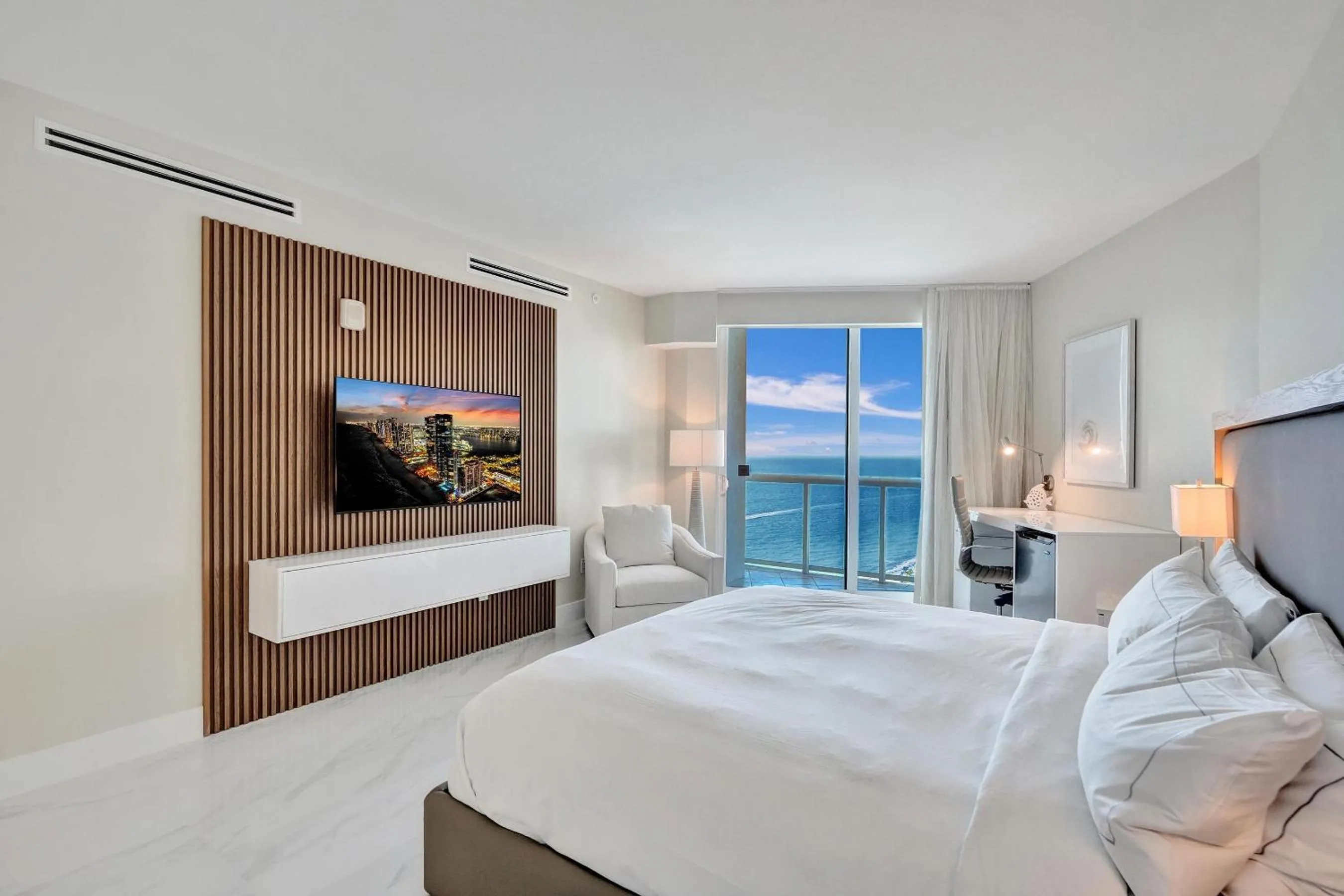 Bedroom, Bed in Beach House Fort Lauderdale, A Hilton Resort