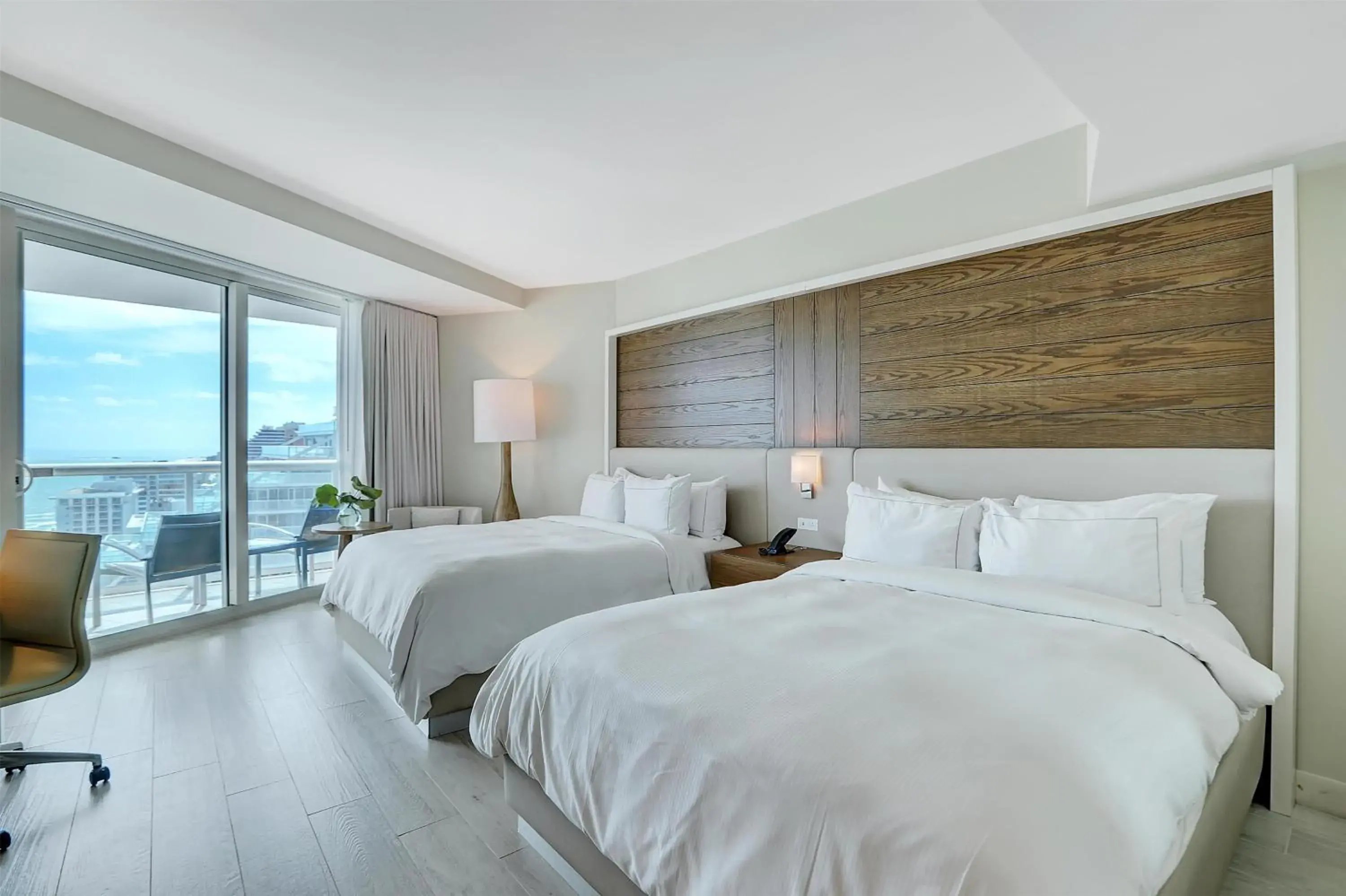 Queen Studio Suite with Ocean View and Mobility Accessible Tub in Beach House Fort Lauderdale, A Hilton Resort Queen Studio Suite with Ocean View and Mobility Accessible Tub in Beach House Fort Lauderdale, A Hilton Resort