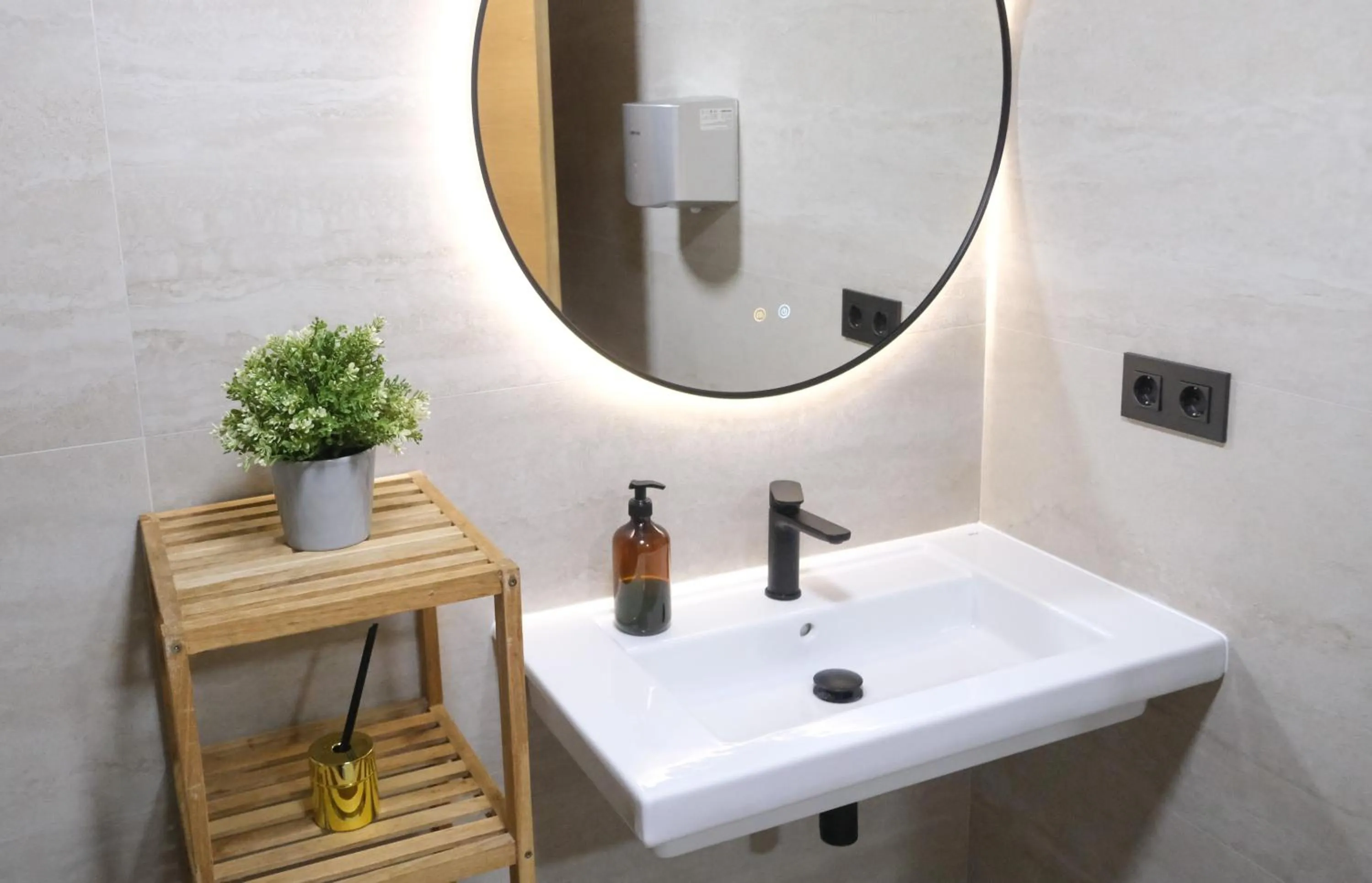 Shower in Urban Rooms Alicante