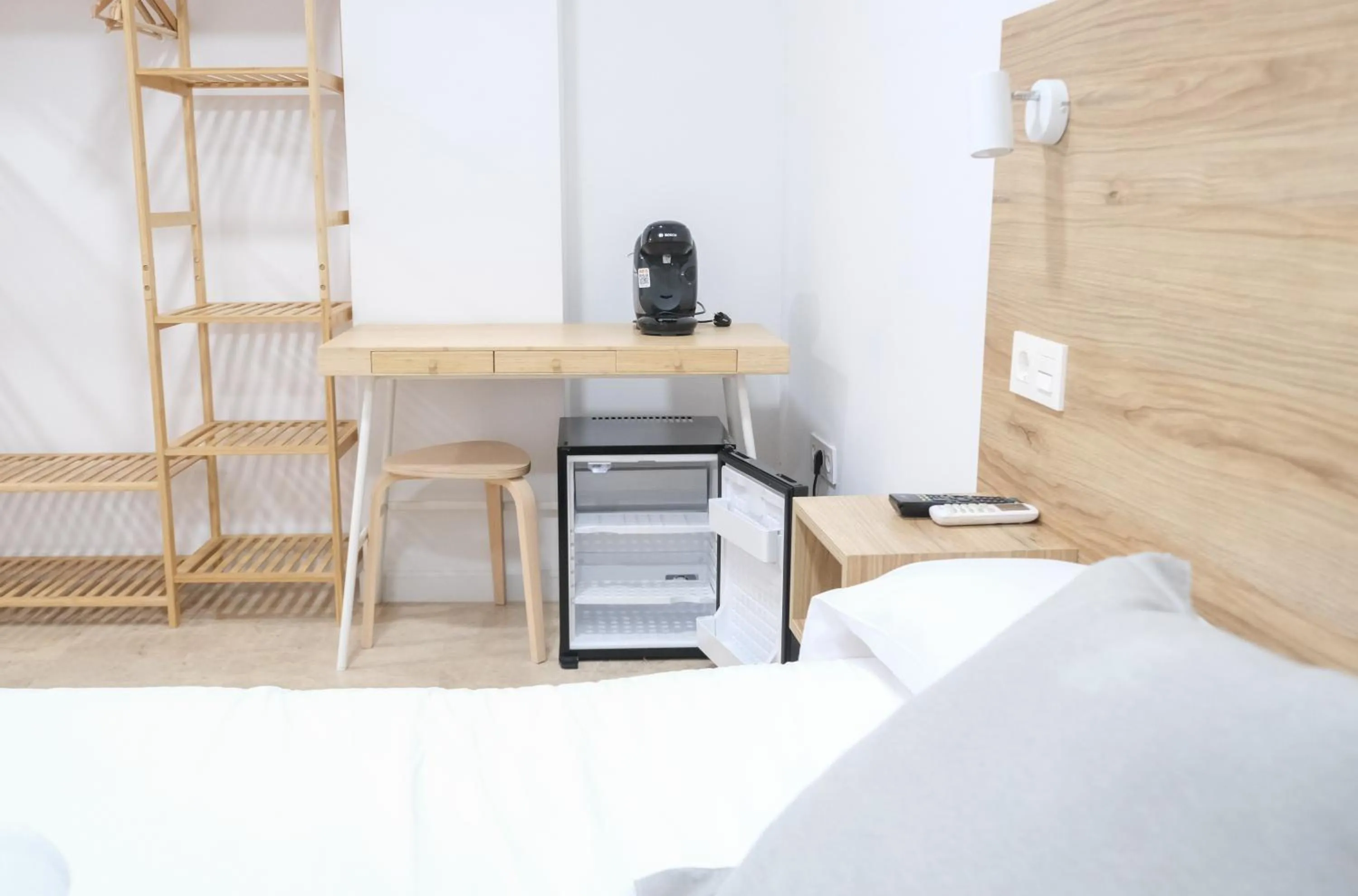 Photo of the whole room, Bed in Urban Rooms Alicante