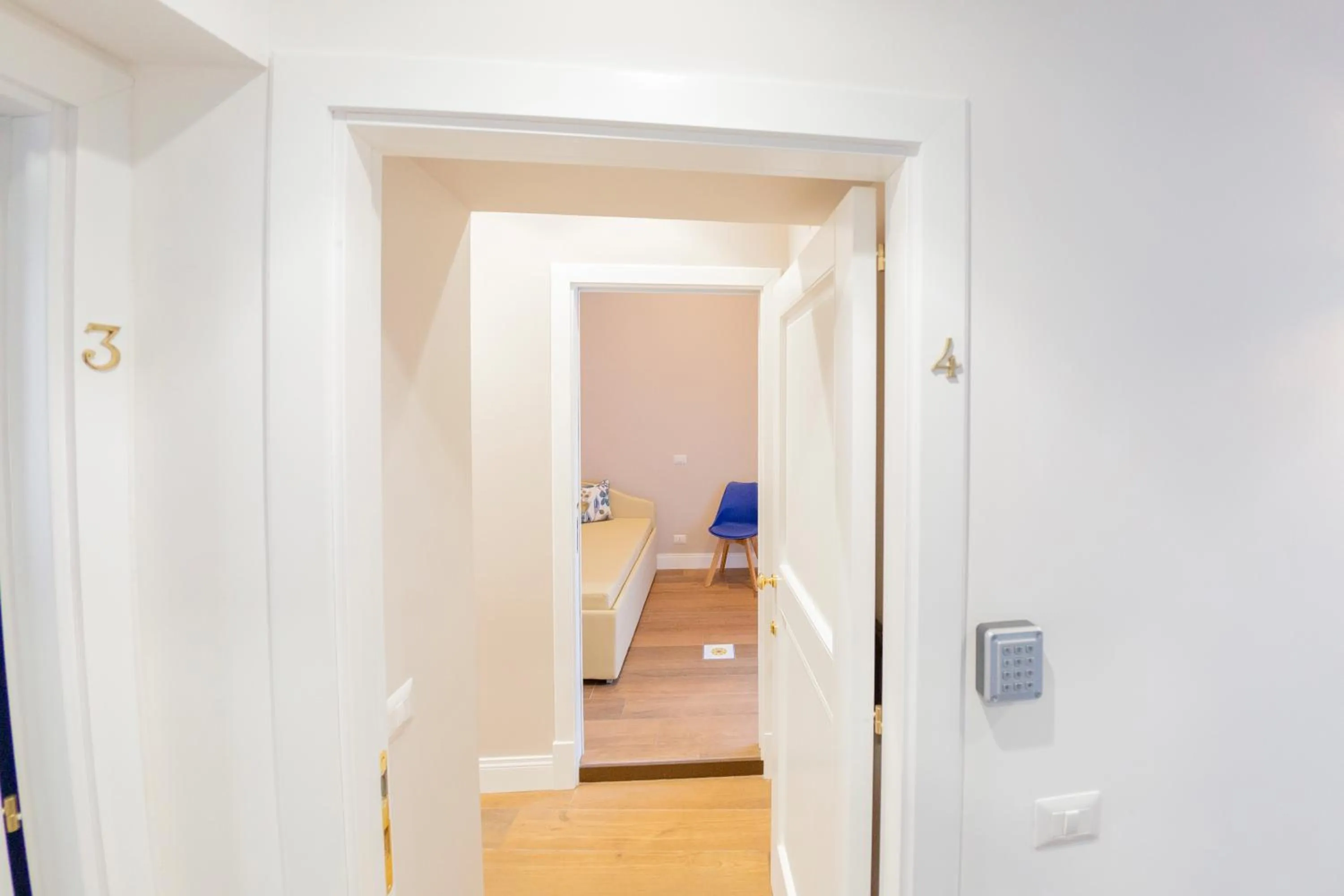 Photo of the whole room in Suite CuoreNapoletano