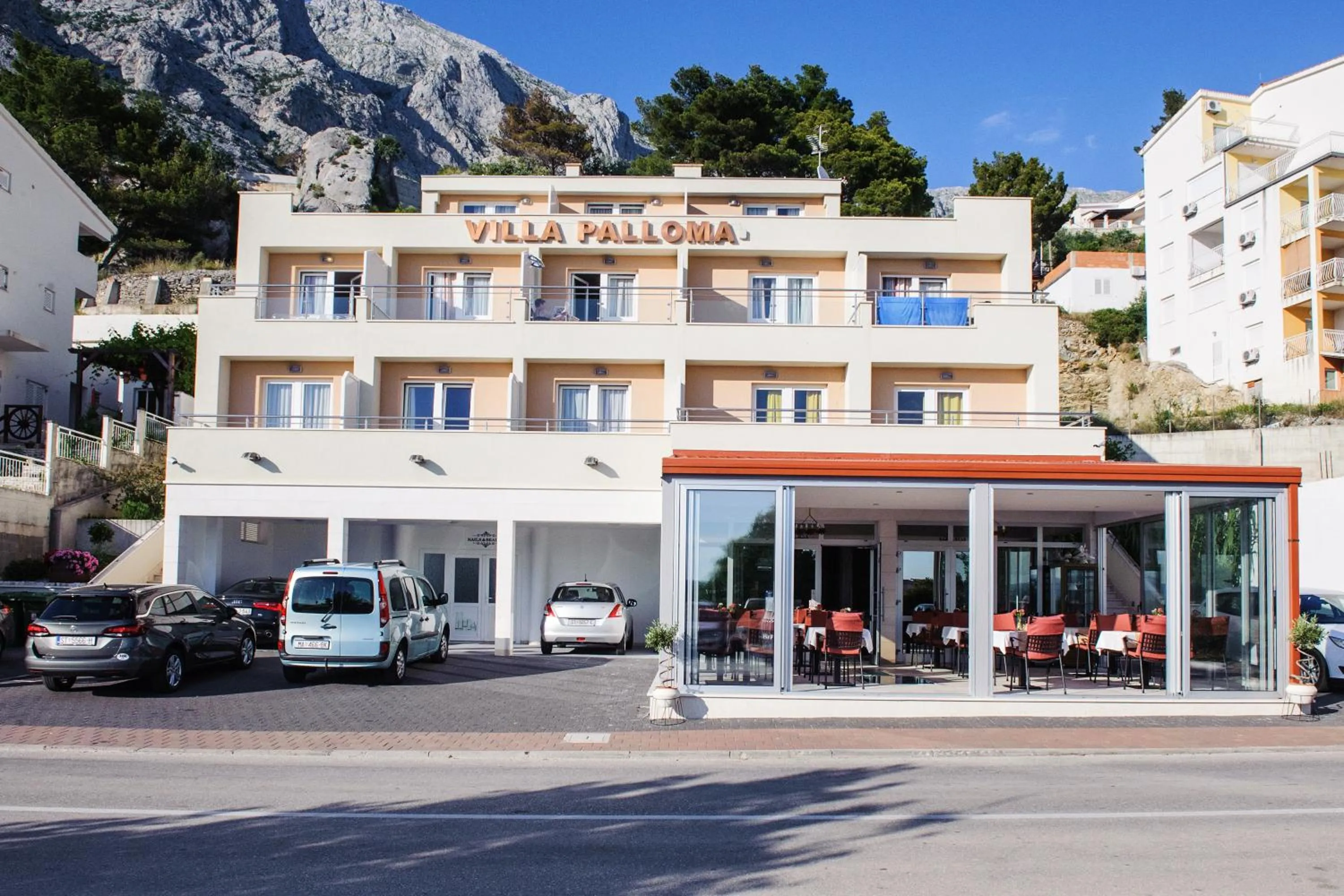 Restaurant/places to eat in Villa Palloma