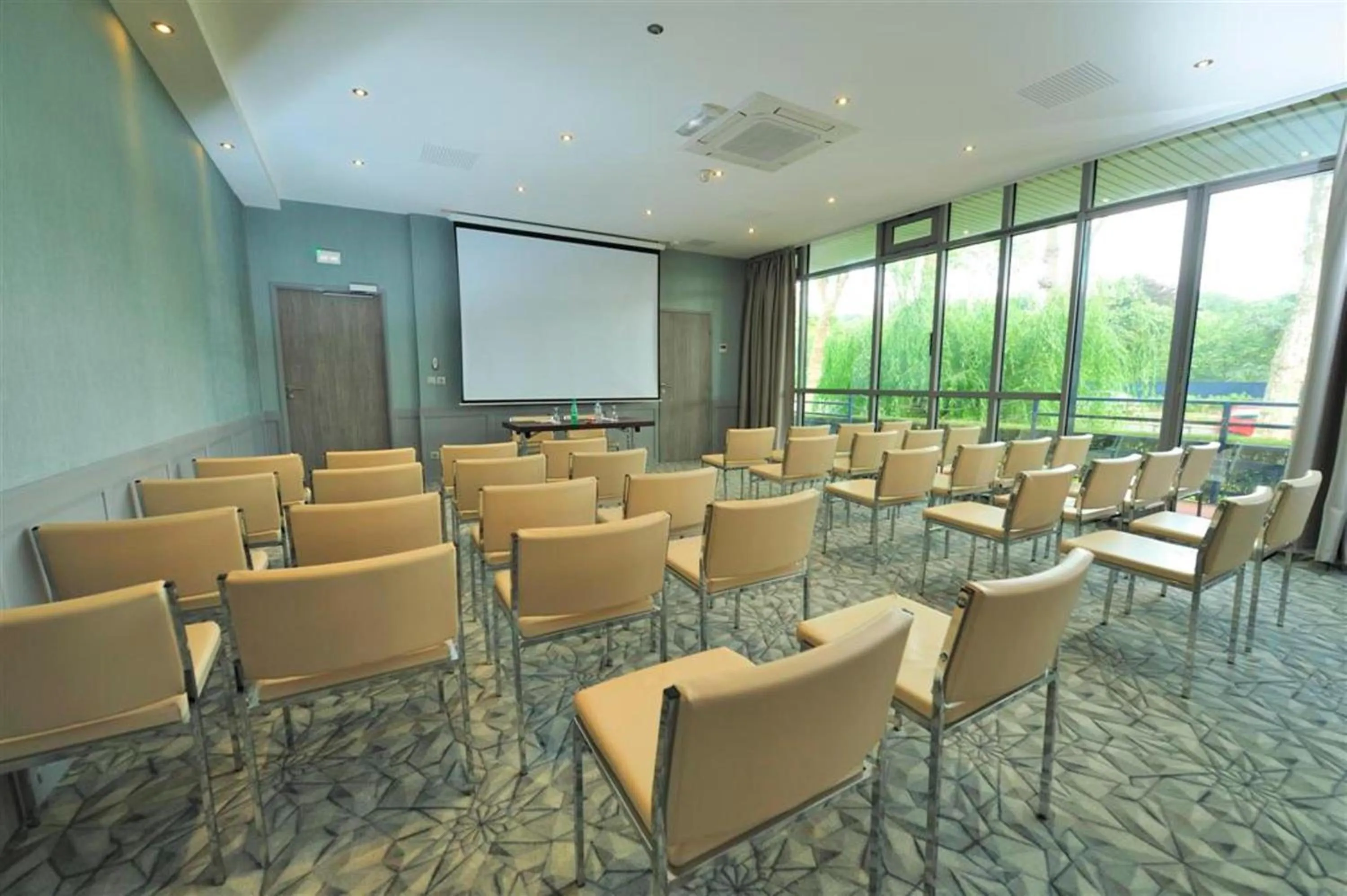 Business facilities in Best Western Plus Evreux Palais Des Congrès